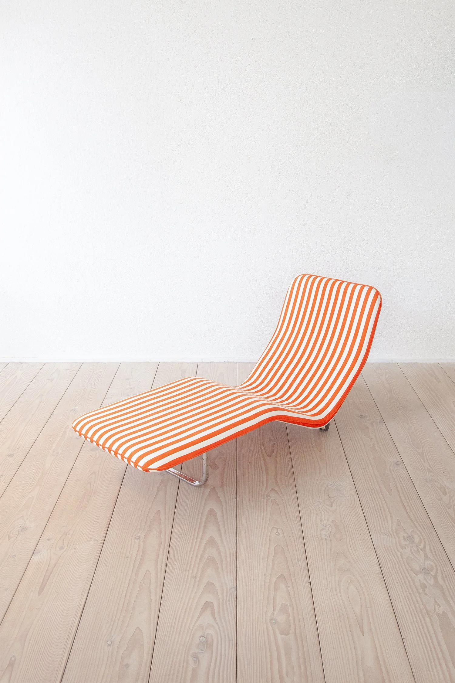 Chaise_Longue_Red_F10_001_Nurmesniemi_Vuokko_04.jpg