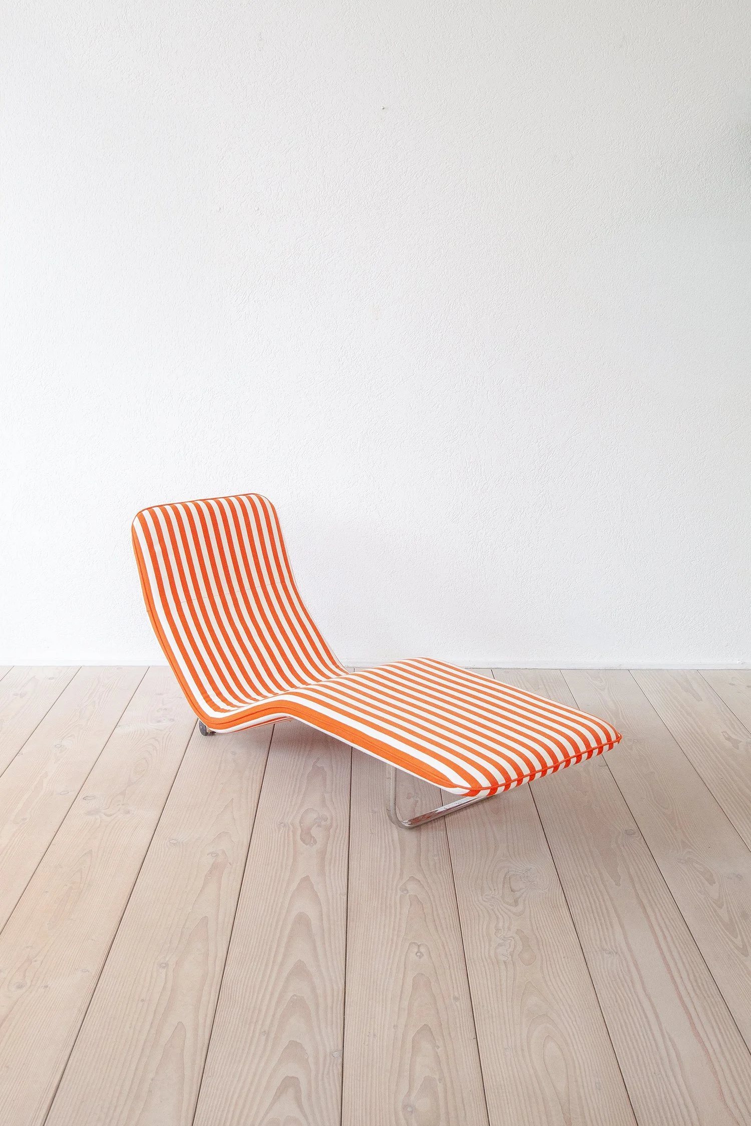 Chaise_Longue_Red_F10_001_Nurmesniemi_Vuokko_05.jpg