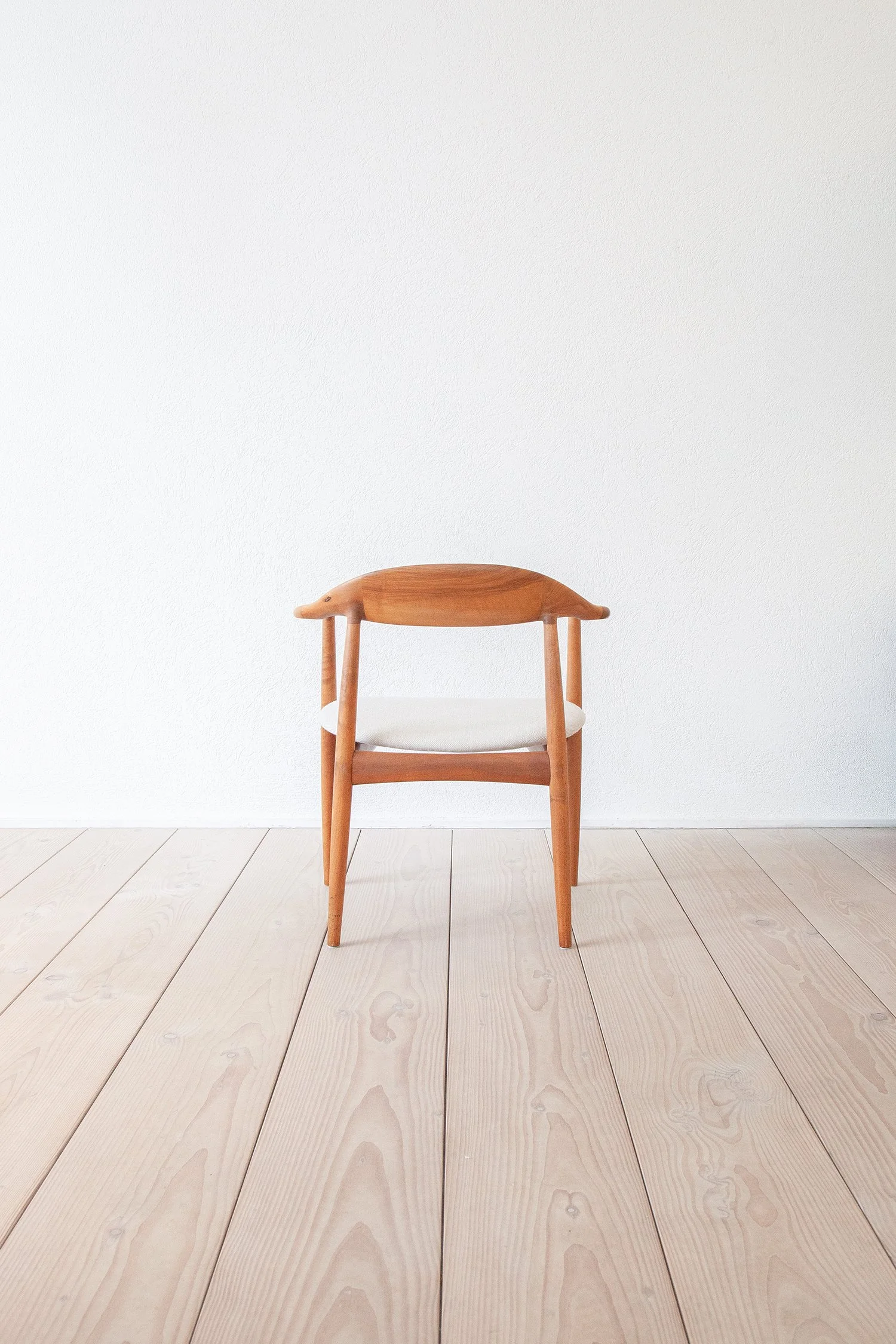 Danish_Dyrlund_Armchair_04.jpg