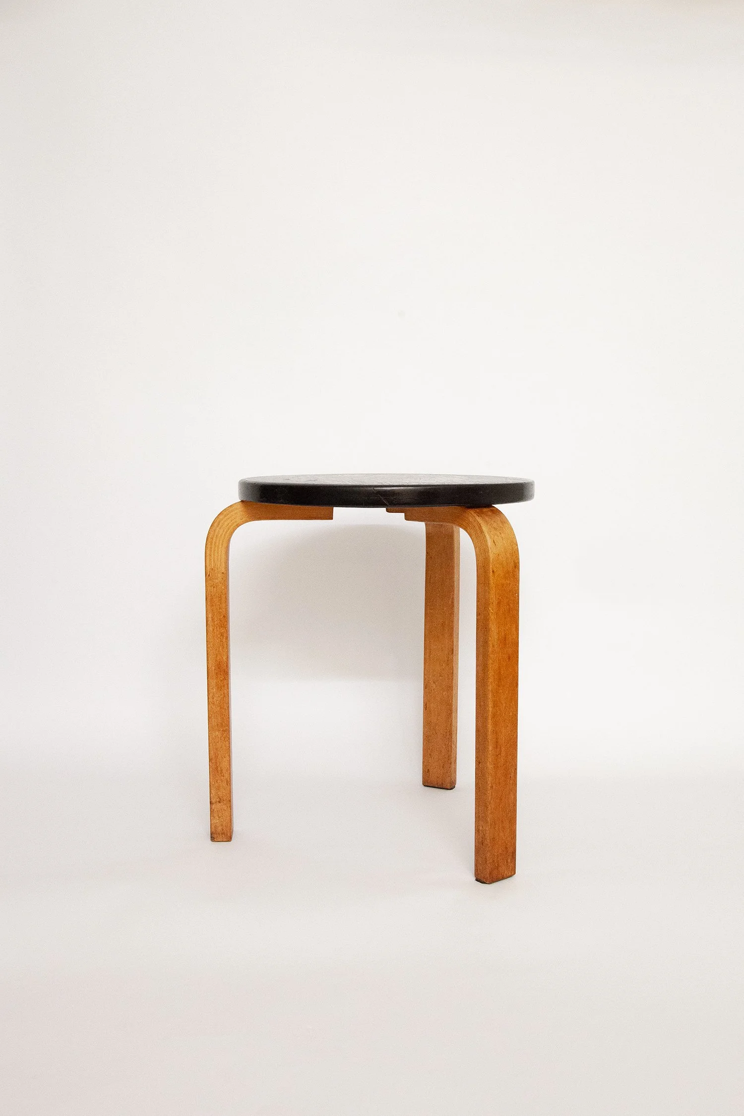 Old_Aalto_Stool_60_03.jpg