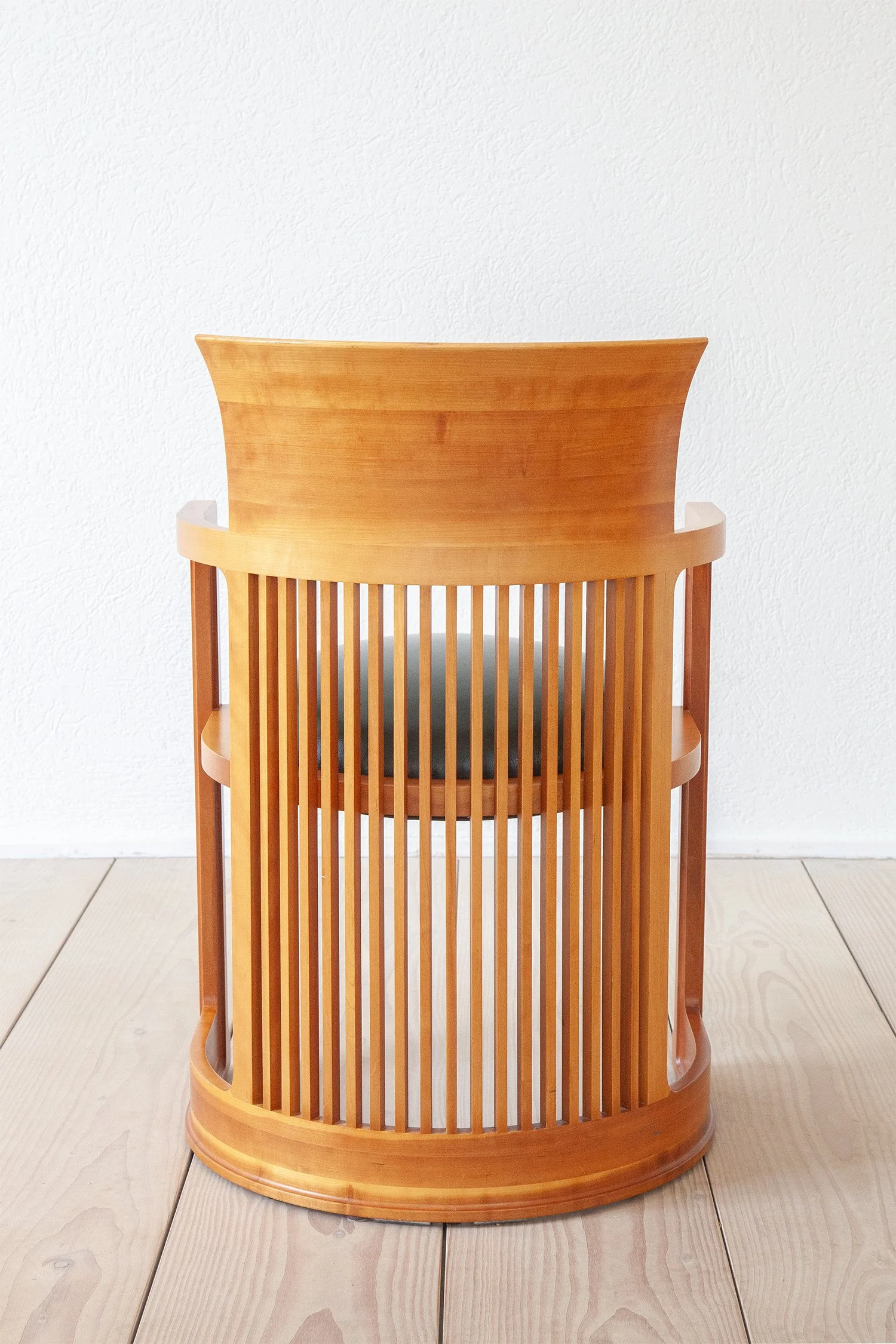 Set_of_four_Barrel_Chairs_Frank_Lloyd_Wright_Cassina_12.jpg