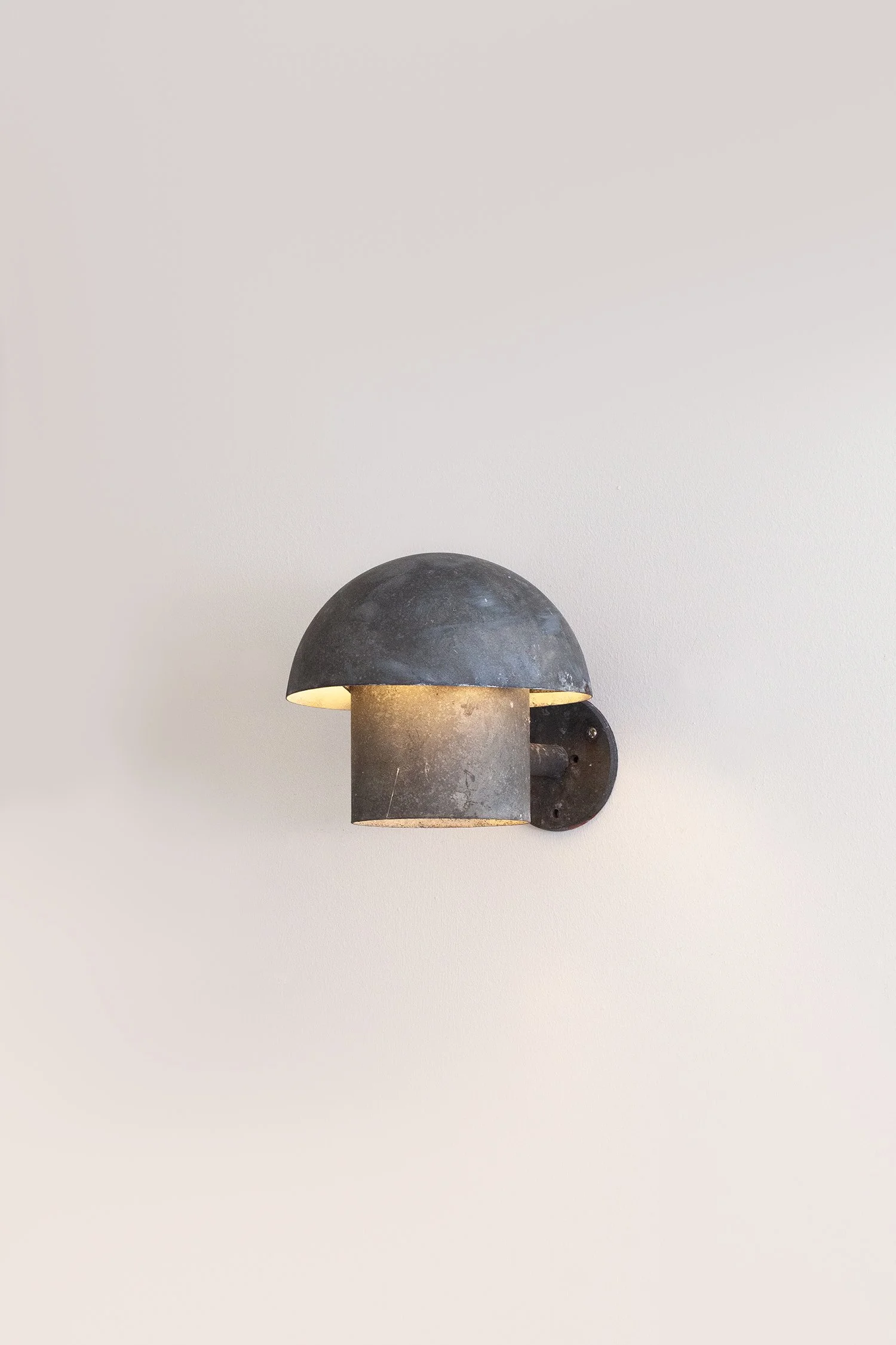 Wall_Light_Bjarne_Bech_Louis_Poulsen_02.jpg