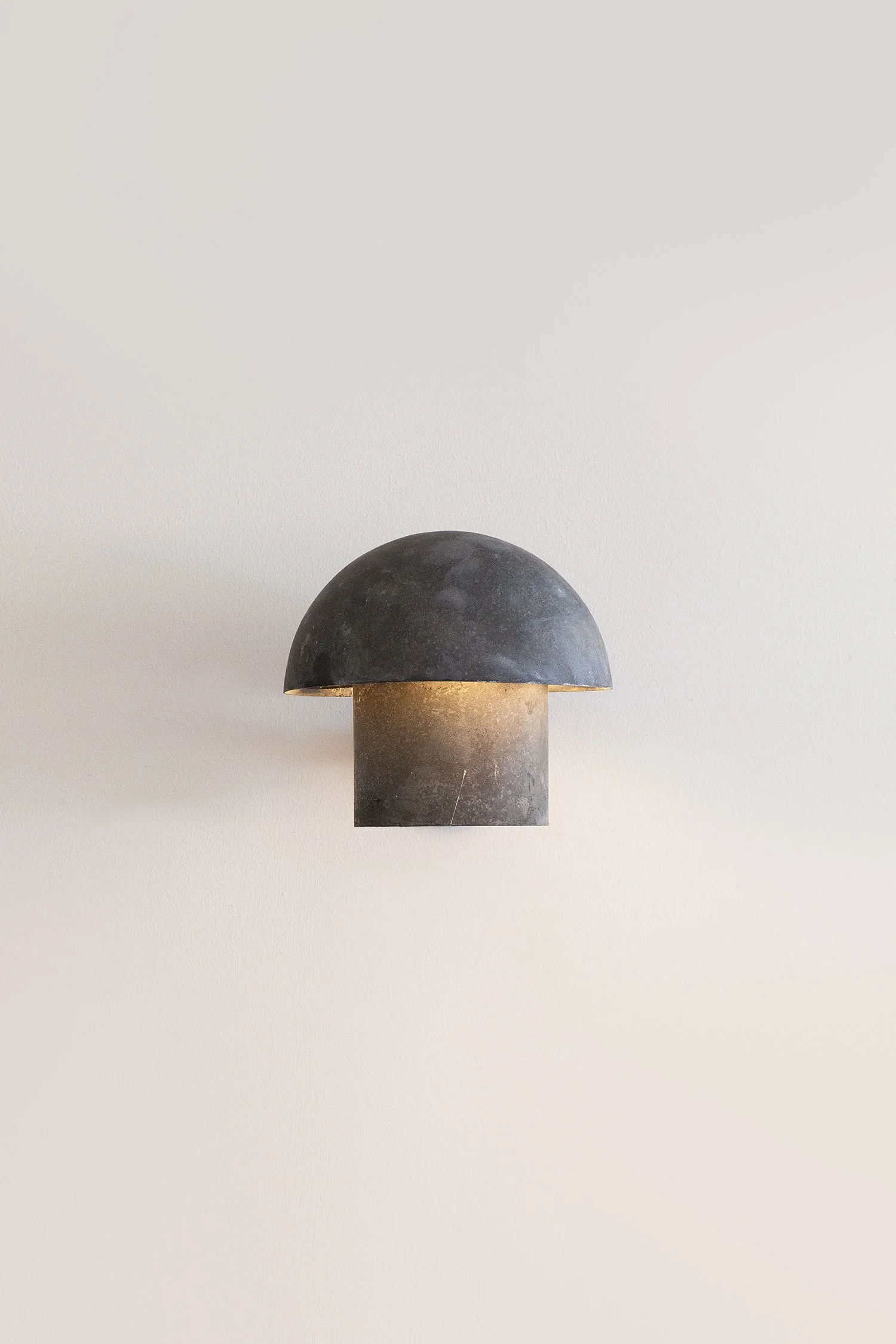 Wall_Light_Bjarne_Bech_Louis_Poulsen_04.jpg
