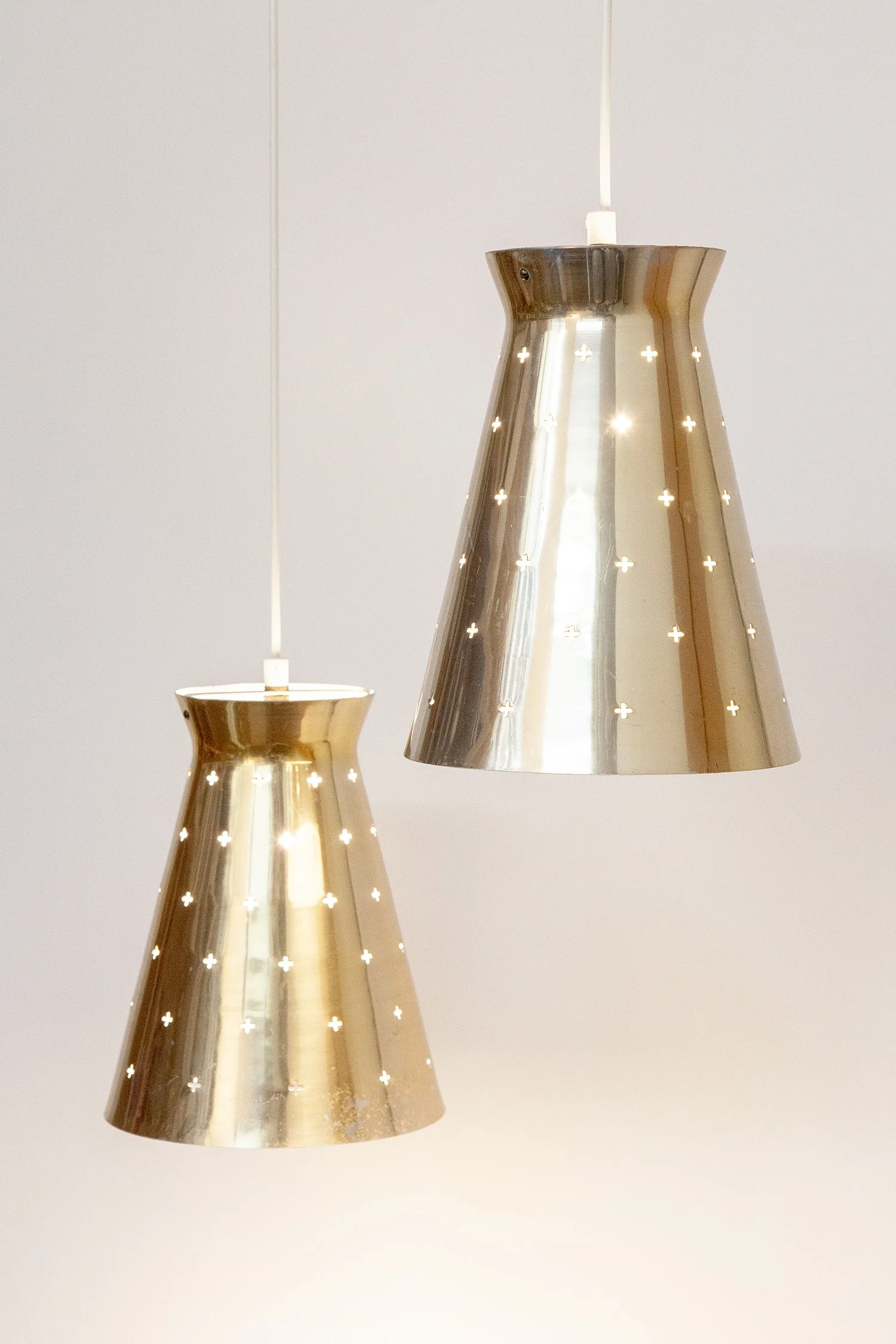 Perforated_Brass_Pendant_Hillebrand_1950s_02.jpg