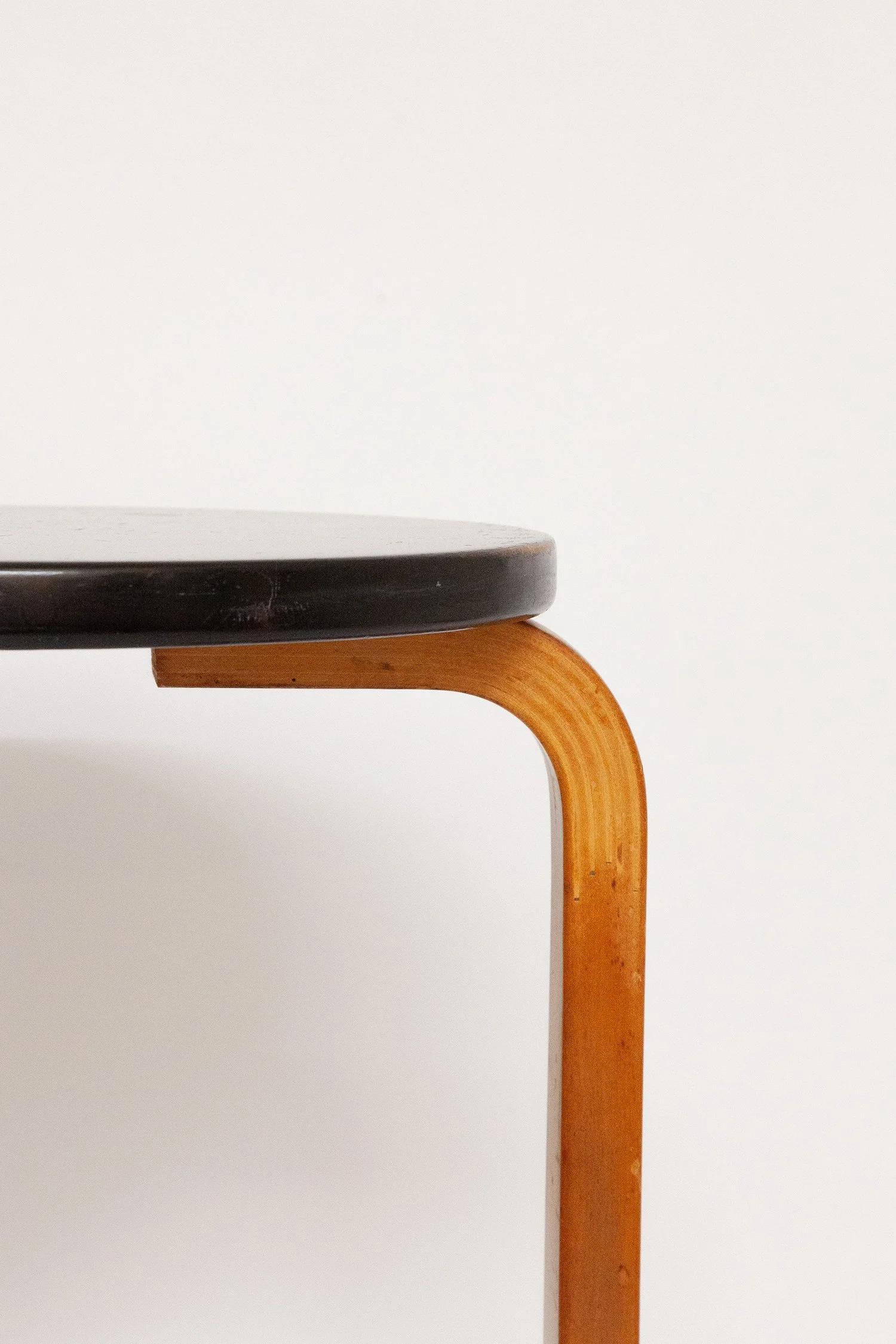 Old_Aalto_Stool_60_04.jpg