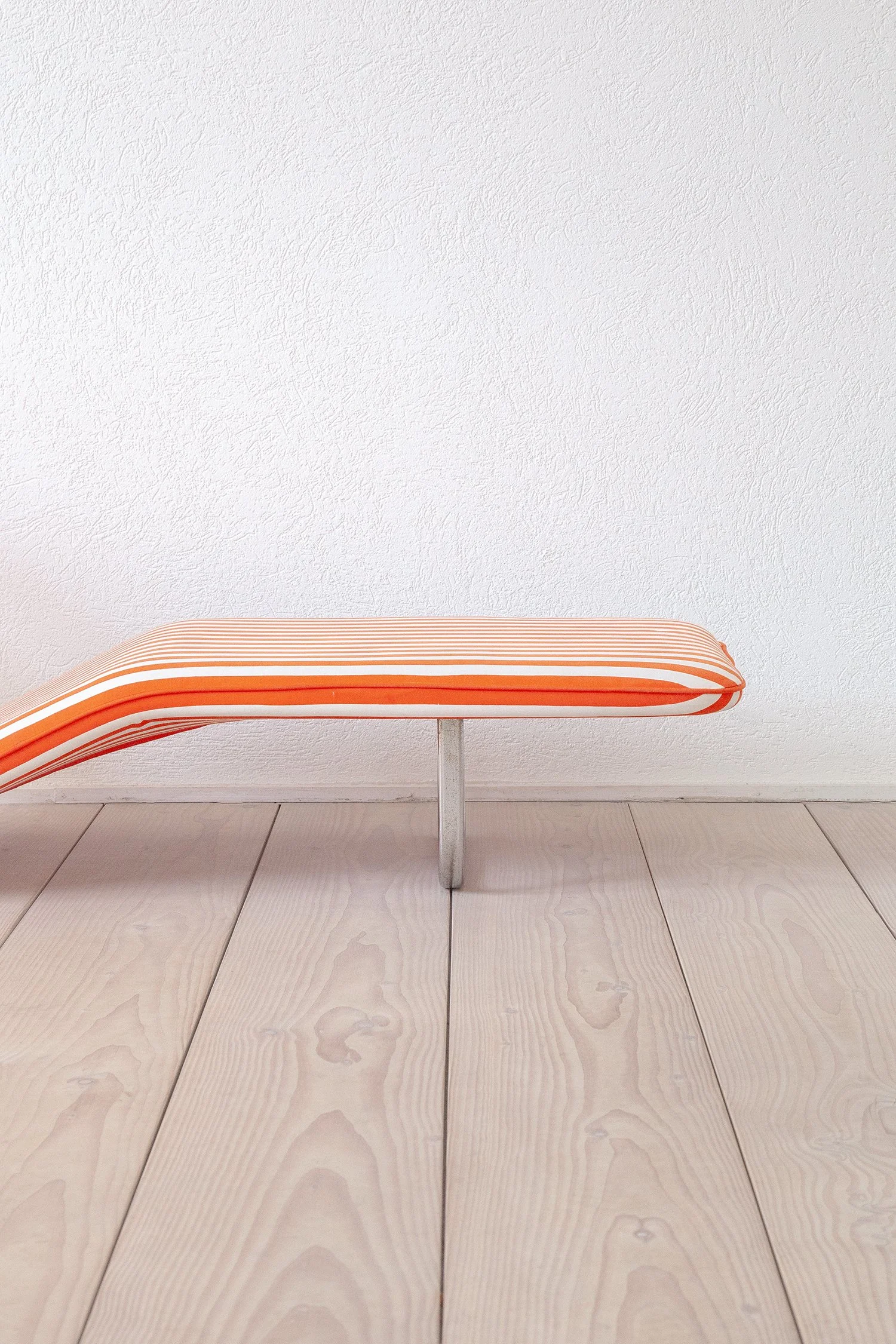 Chaise_Longue_Red_F10_001_Nurmesniemi_Vuokko_09.jpg