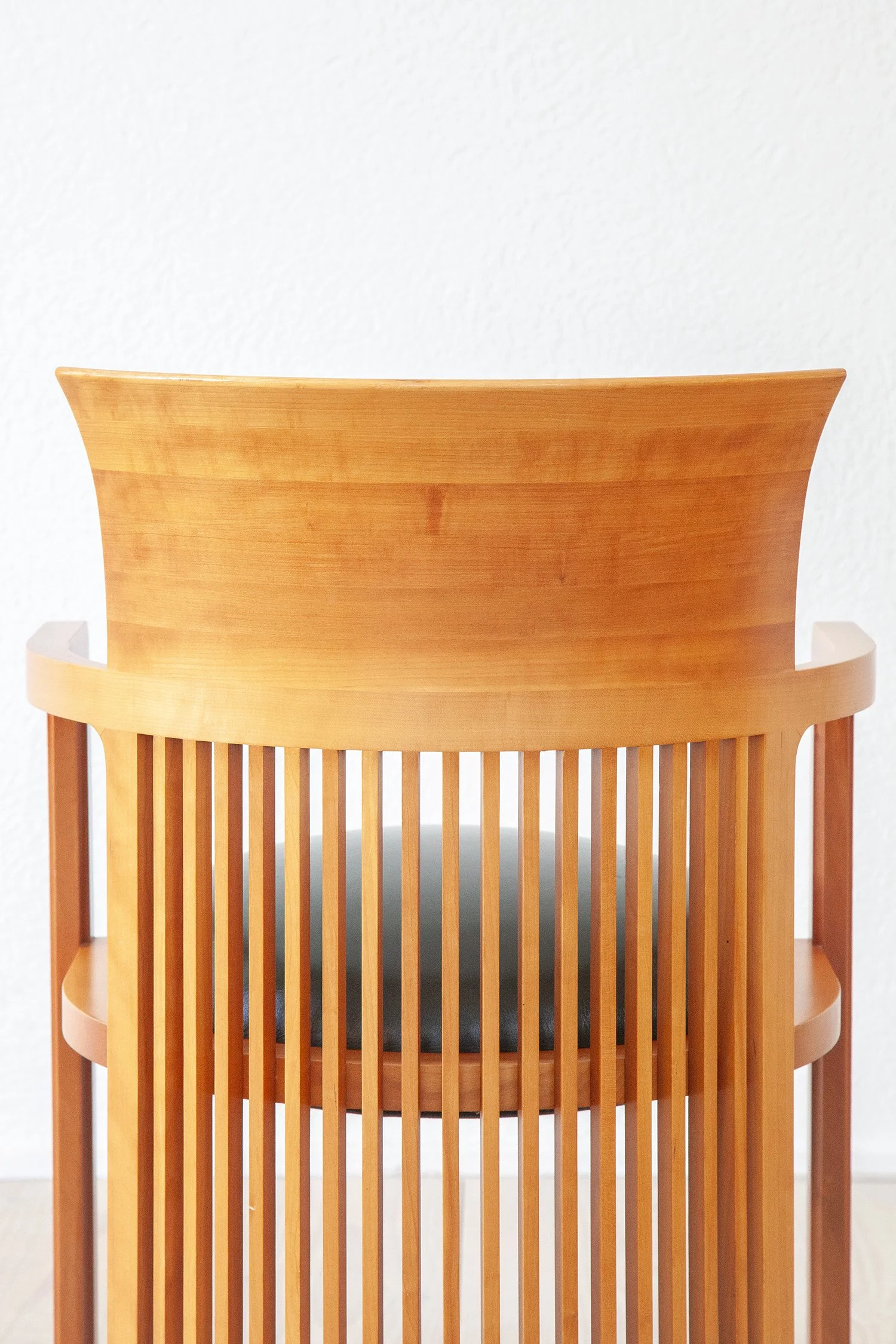 Set_of_four_Barrel_Chairs_Frank_Lloyd_Wright_Cassina_13.jpg