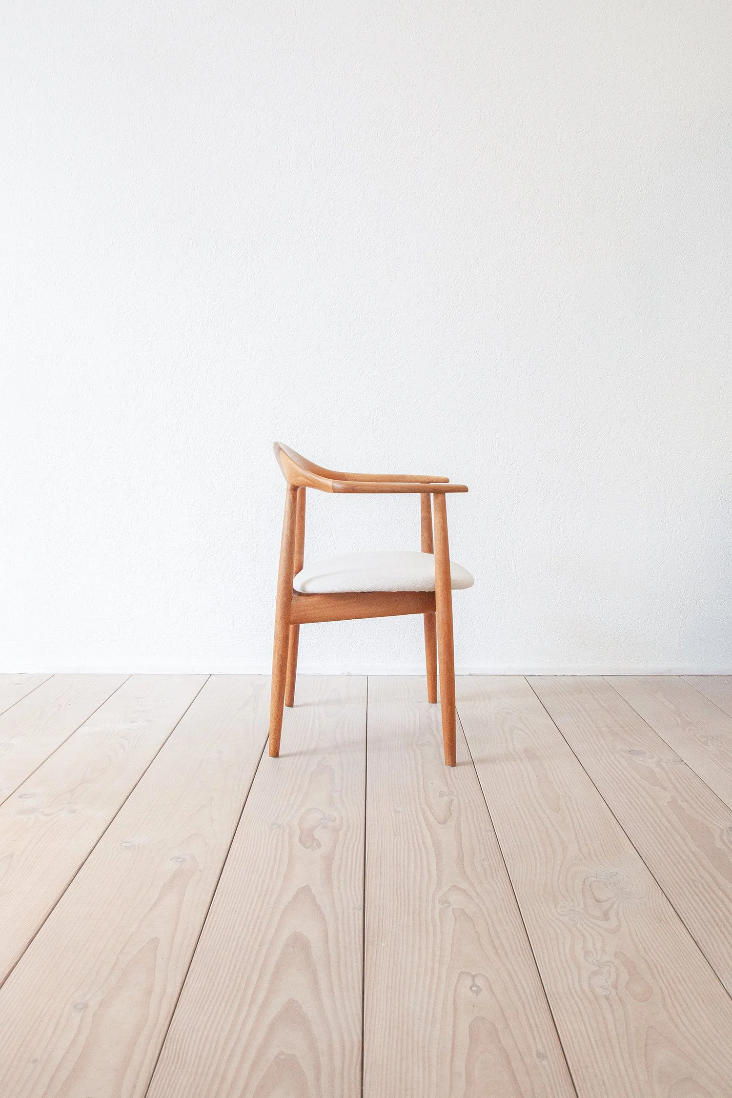 Danish_Dyrlund_Armchair_03.jpg