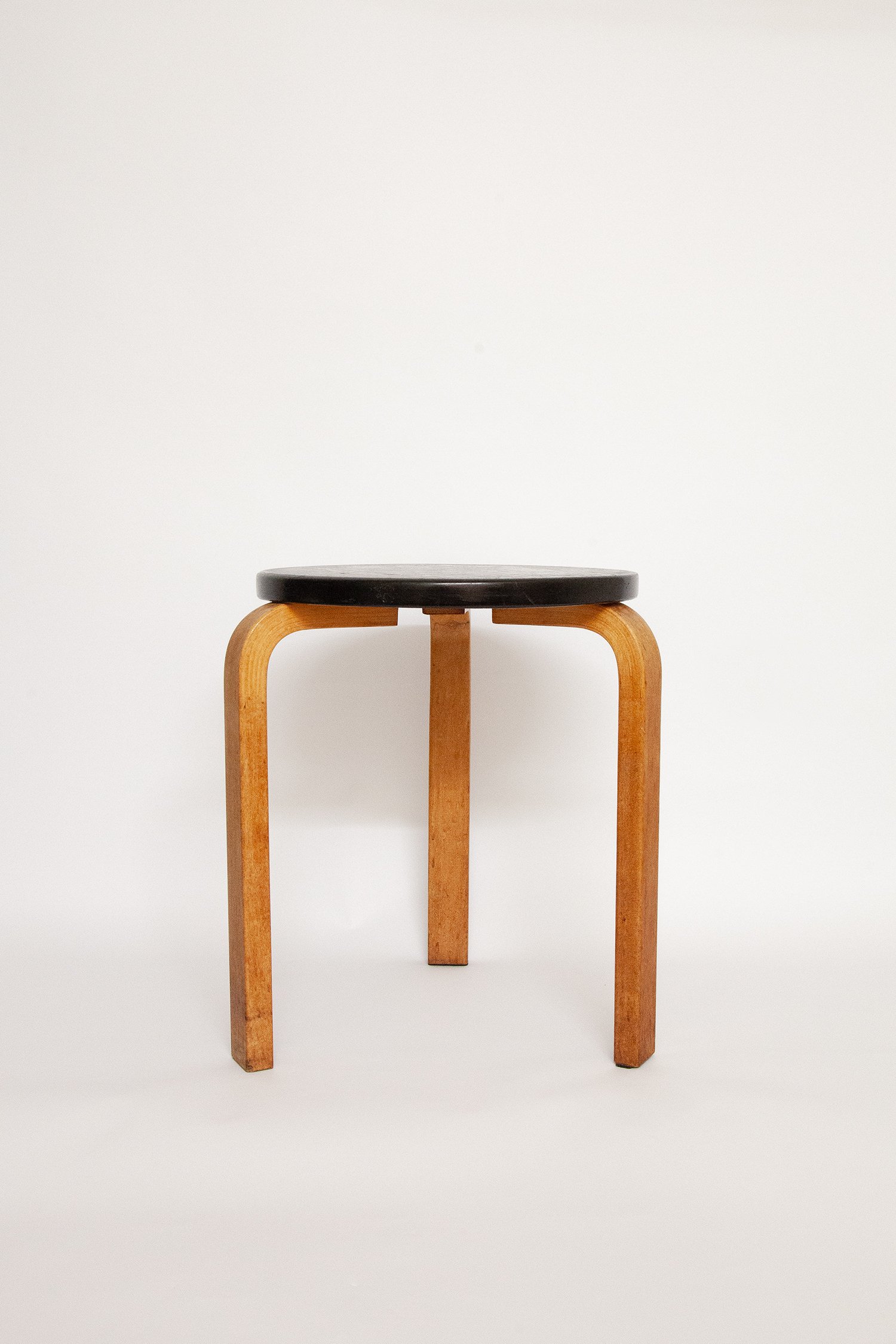 Old_Aalto_Stool_60_02.jpg