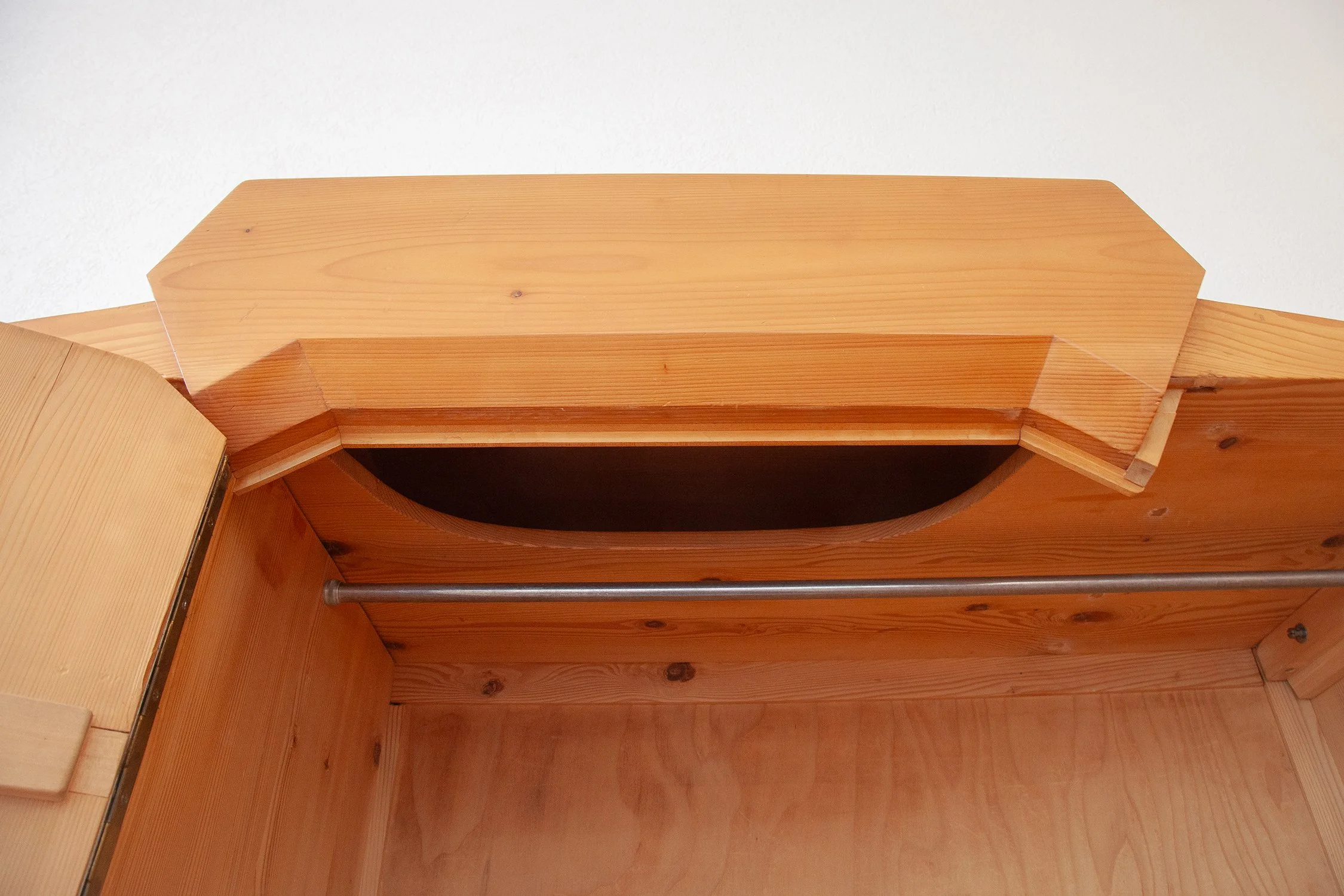 Anthroposophic_Wardrobe_Rudolf_Steiner_Schrank_07.jpg