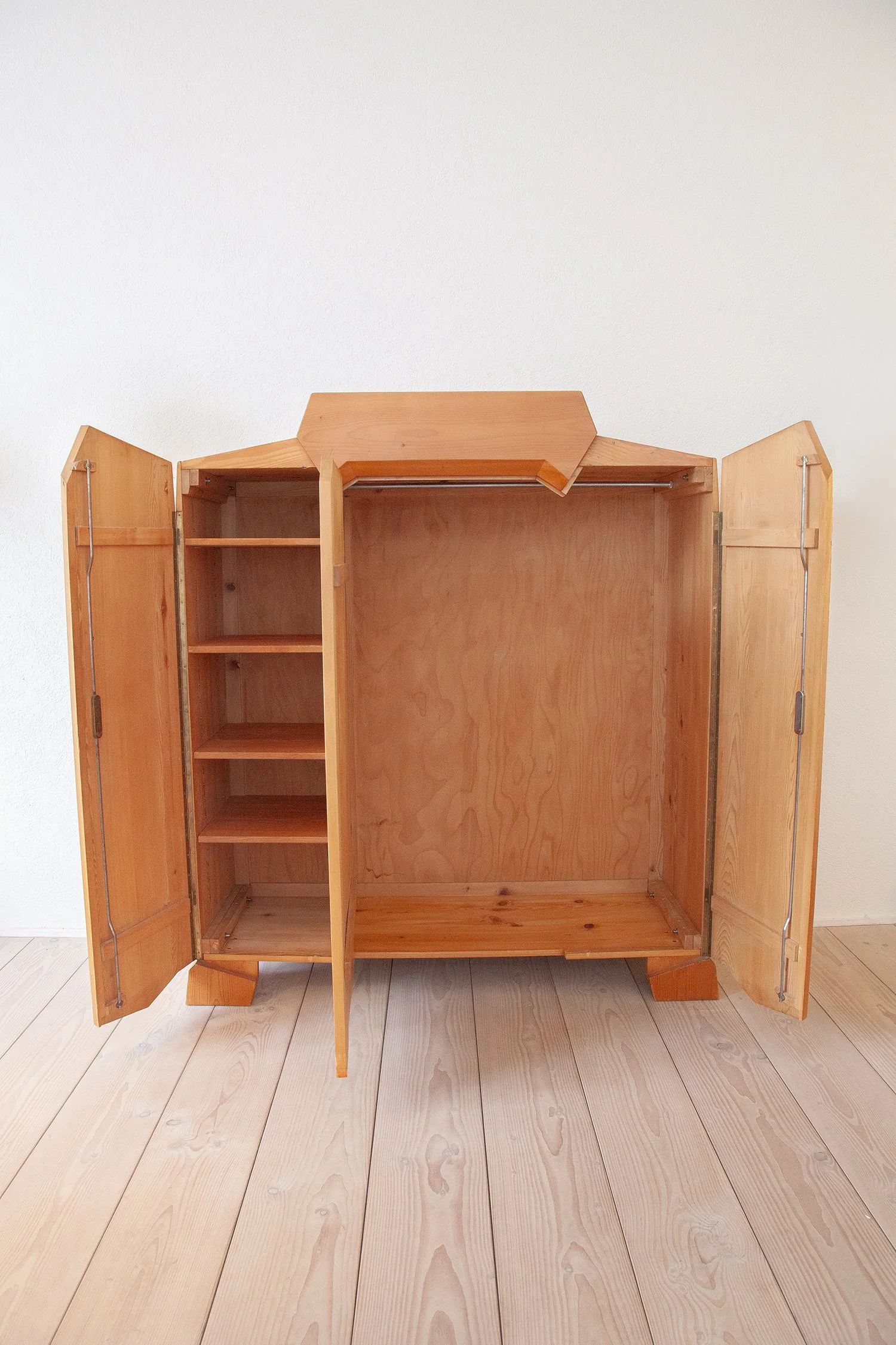 Anthroposophic_Wardrobe_Rudolf_Steiner_Schrank_02.jpg