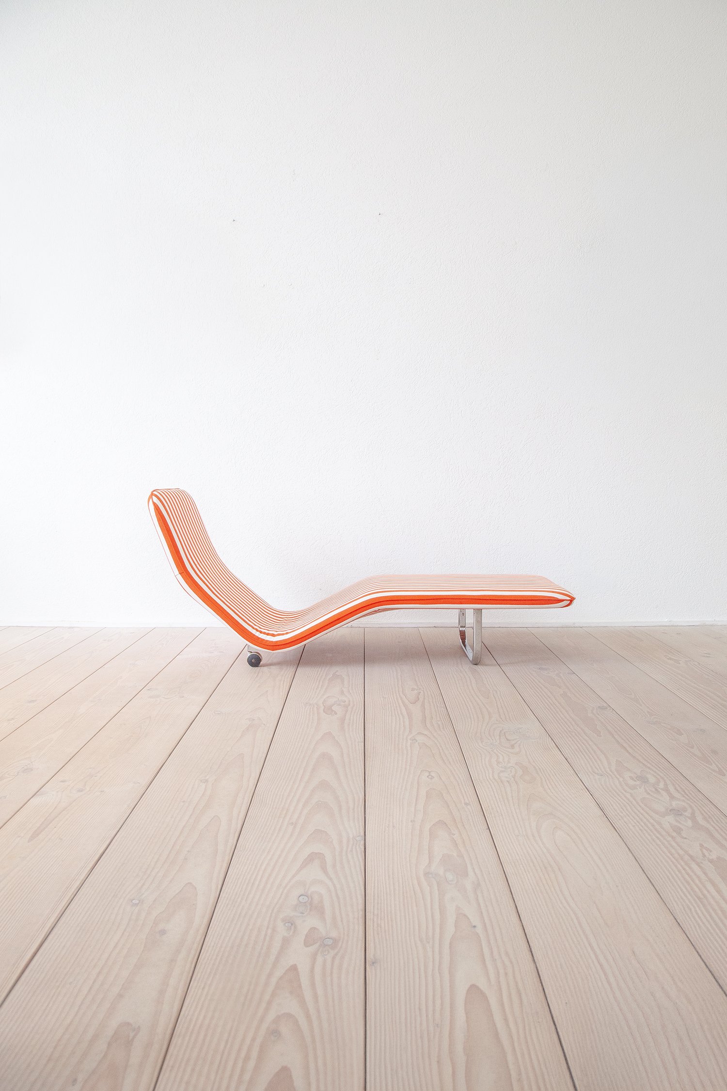Chaise_Longue_Red_F10_001_Nurmesniemi_Vuokko_01.jpg