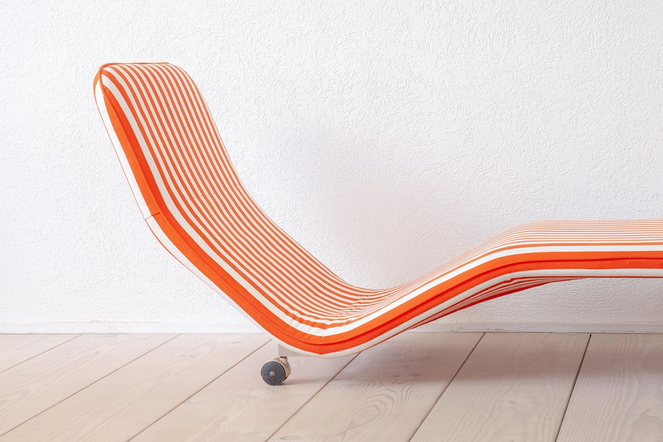 Chaise_Longue_Red_F10_001_Nurmesniemi_Vuokko_07.jpg