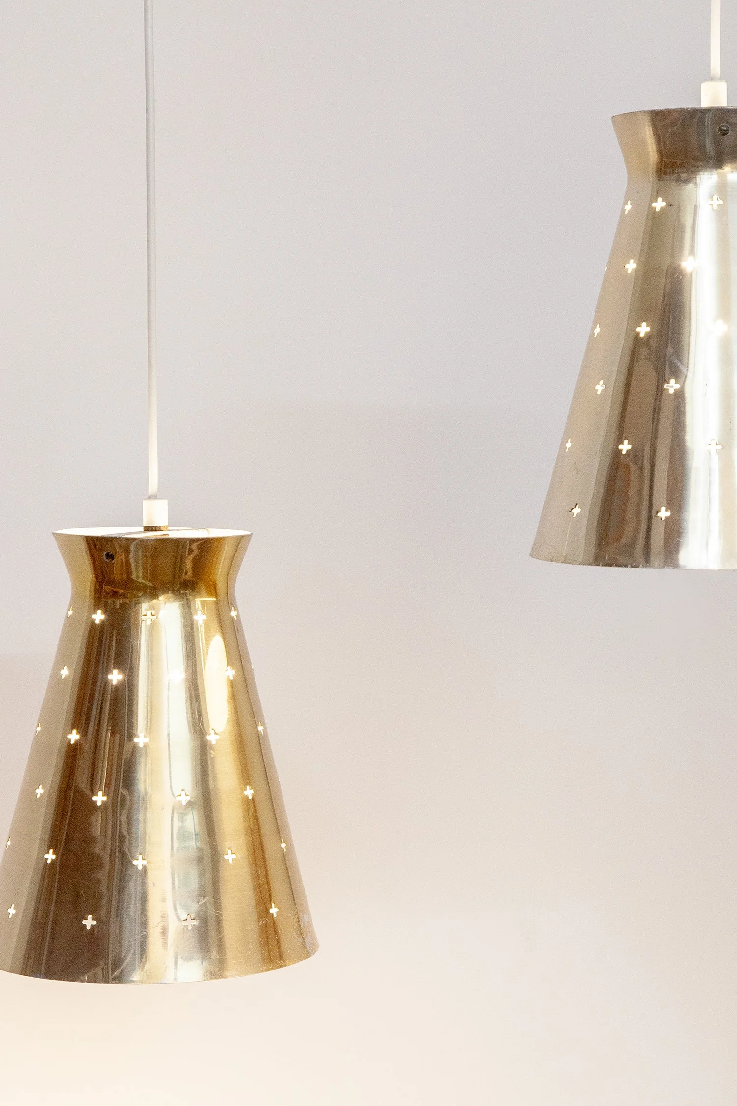 Perforated_Brass_Pendant_Hillebrand_1950s_03.jpg