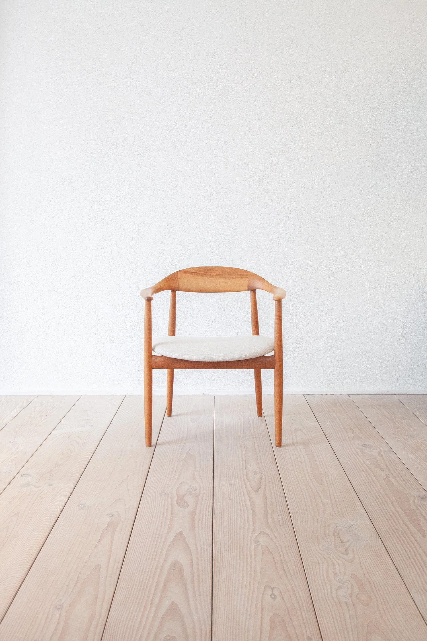 Danish_Dyrlund_Armchair_01.jpg