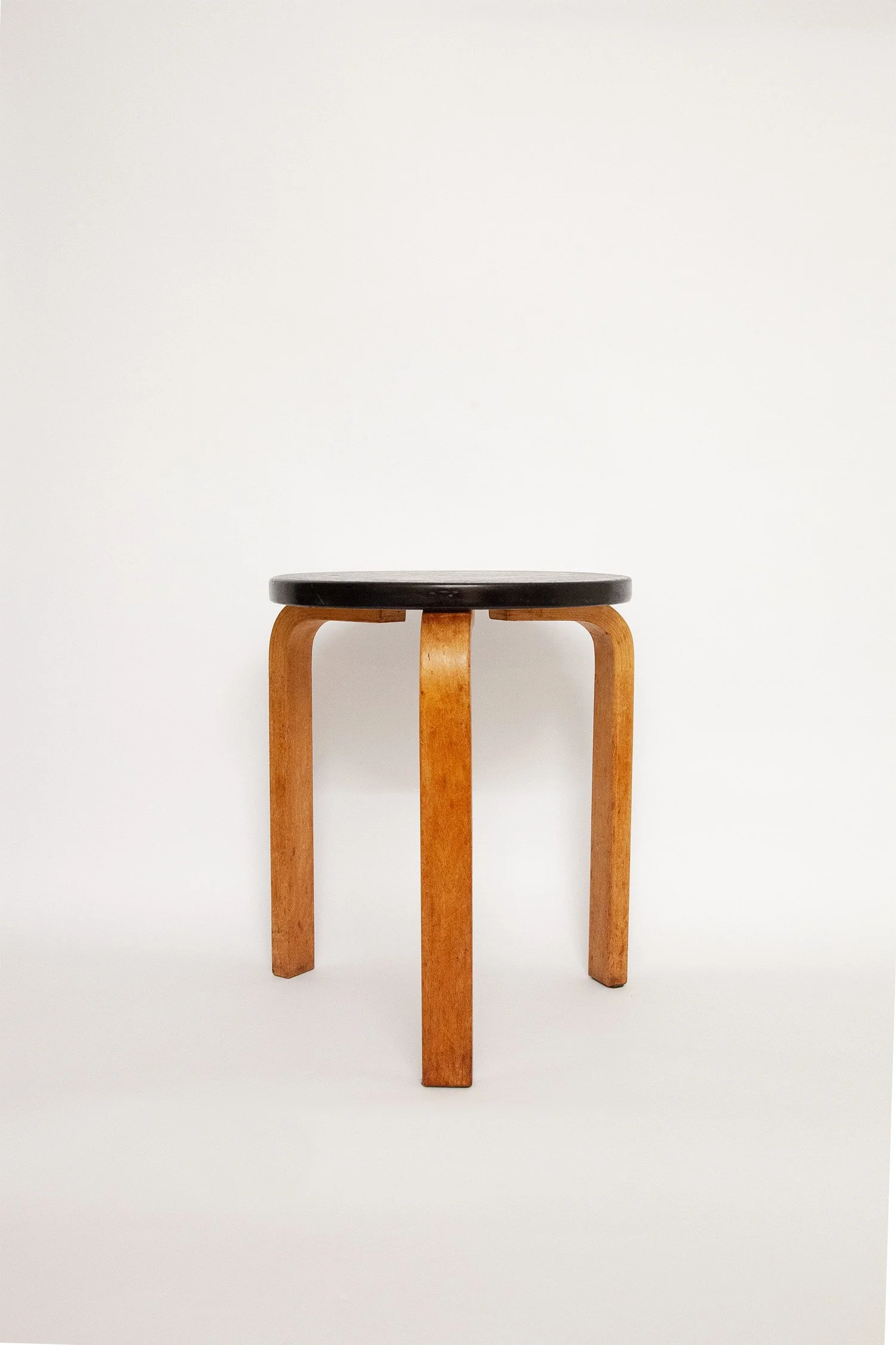 Old_Aalto_Stool_60_01.jpg