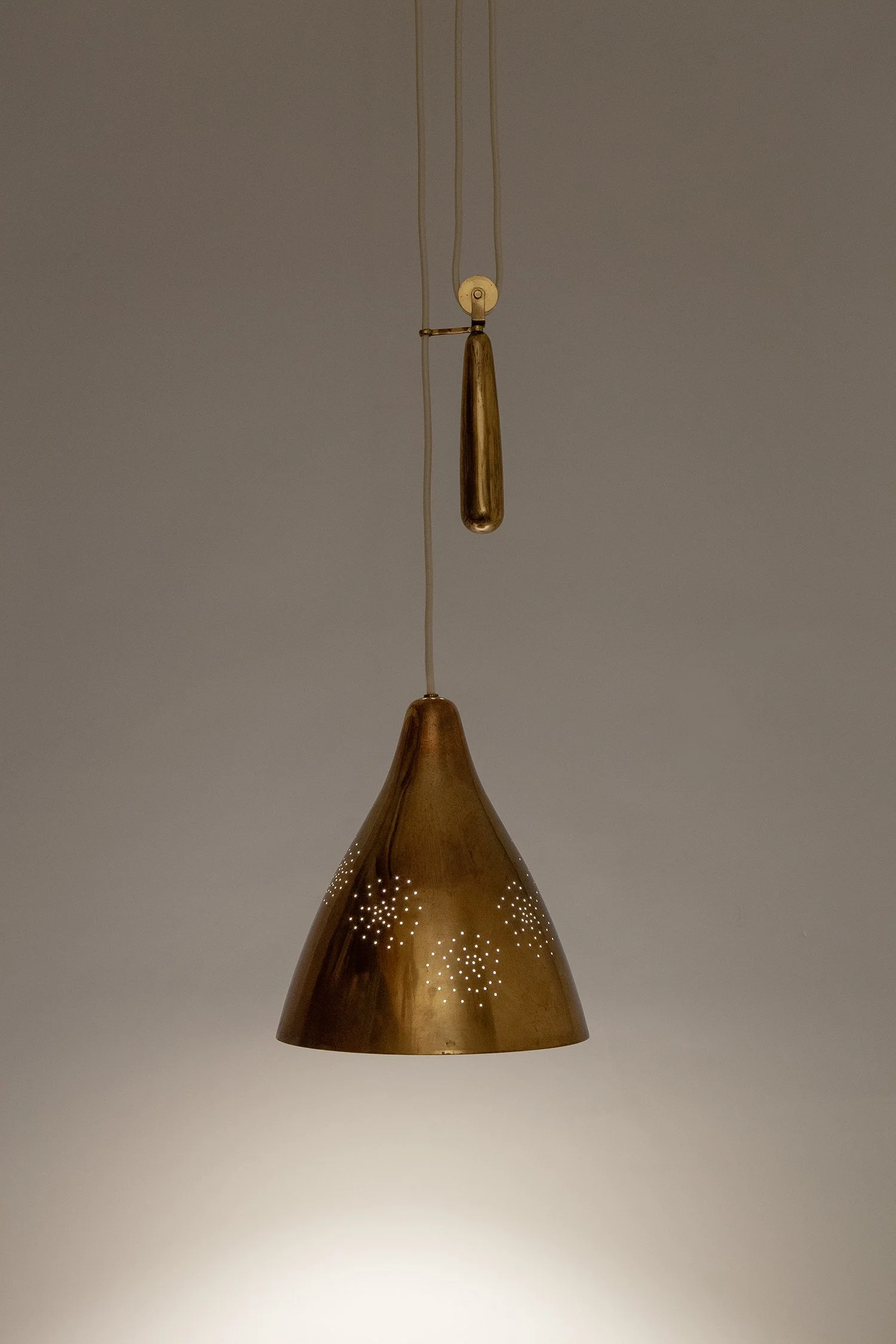 Counter_Weight_Pendant_Lisa_Johansson_Pape_Orno_05.jpg