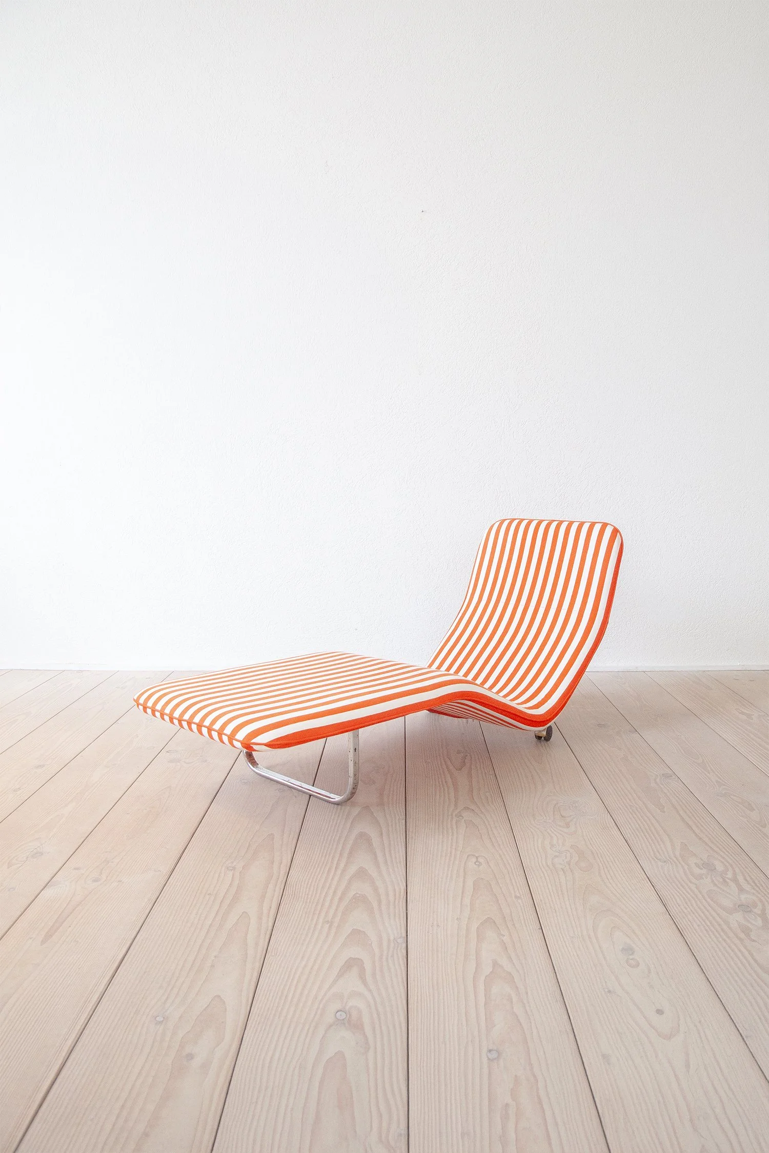 Chaise_Longue_Red_F10_001_Nurmesniemi_Vuokko_03.jpg