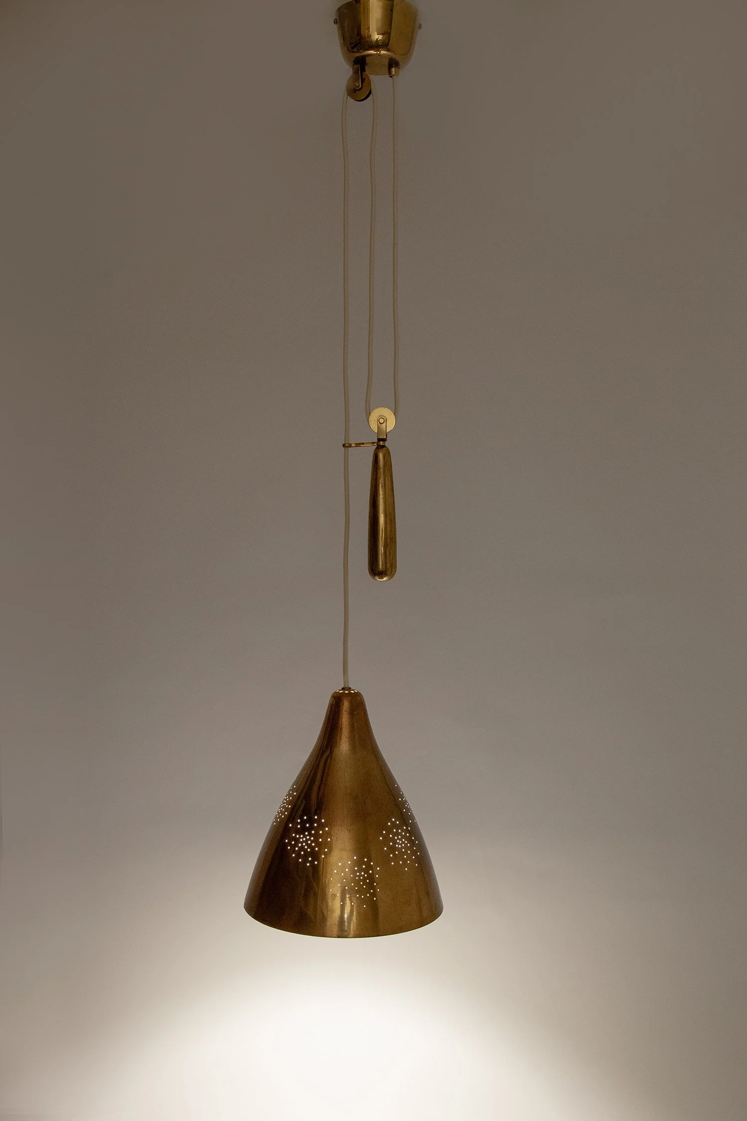 Counter_Weight_Pendant_Lisa_Johansson_Pape_Orno_04.jpg