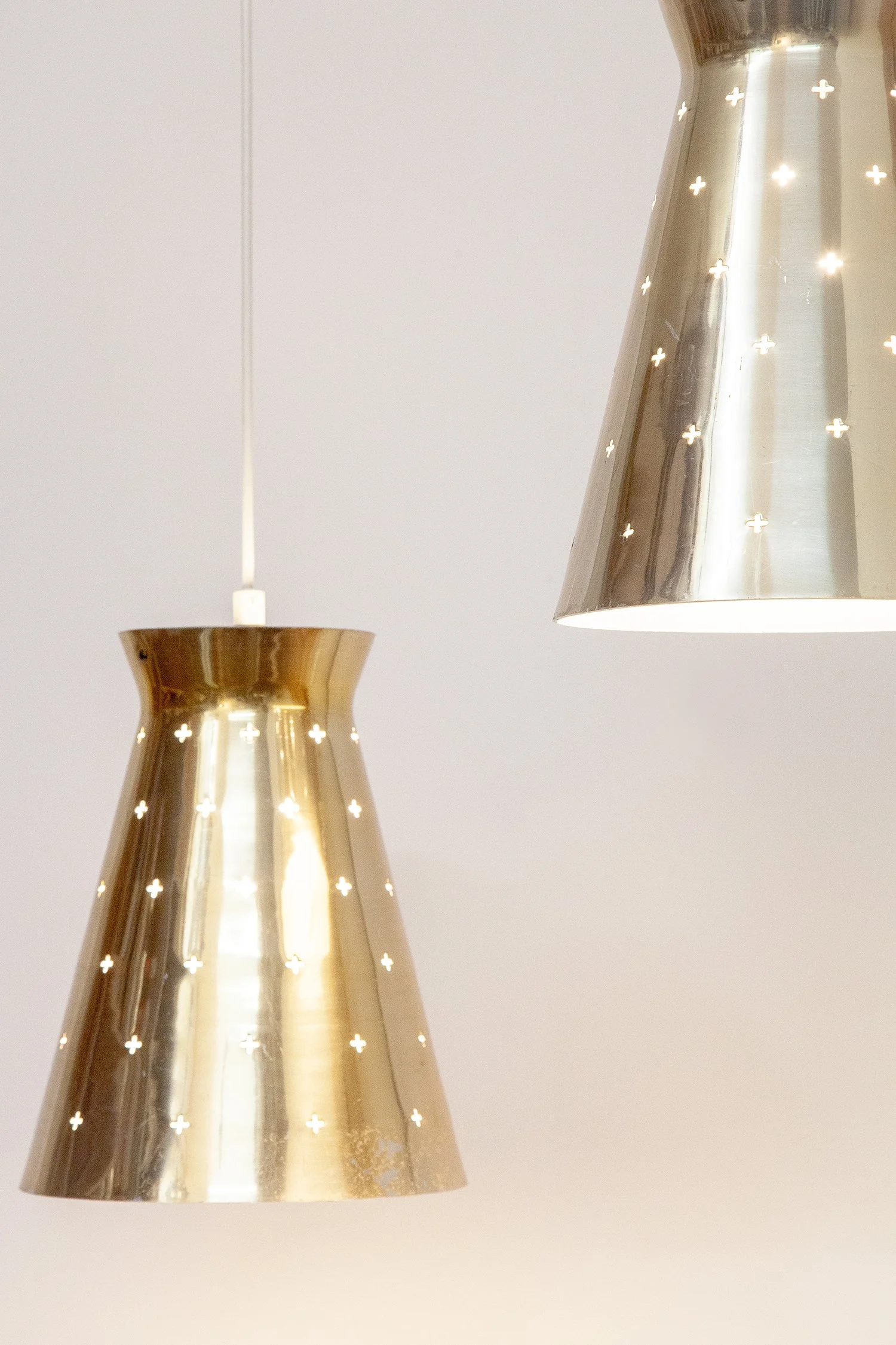 Perforated_Brass_Pendant_Hillebrand_1950s_07.jpg
