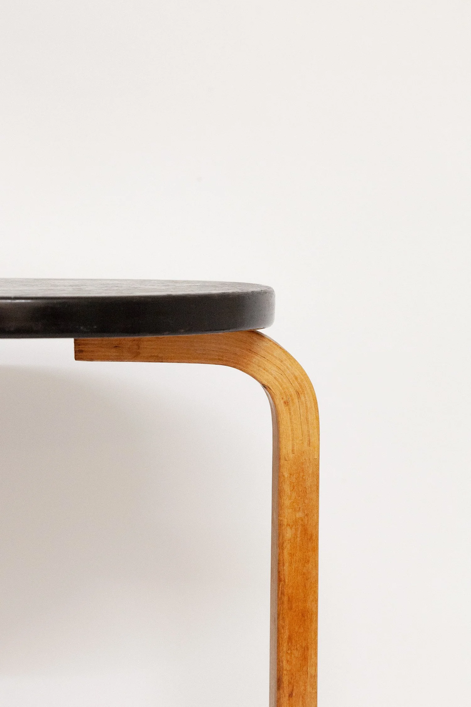 Old_Aalto_Stool_60_04.jpg