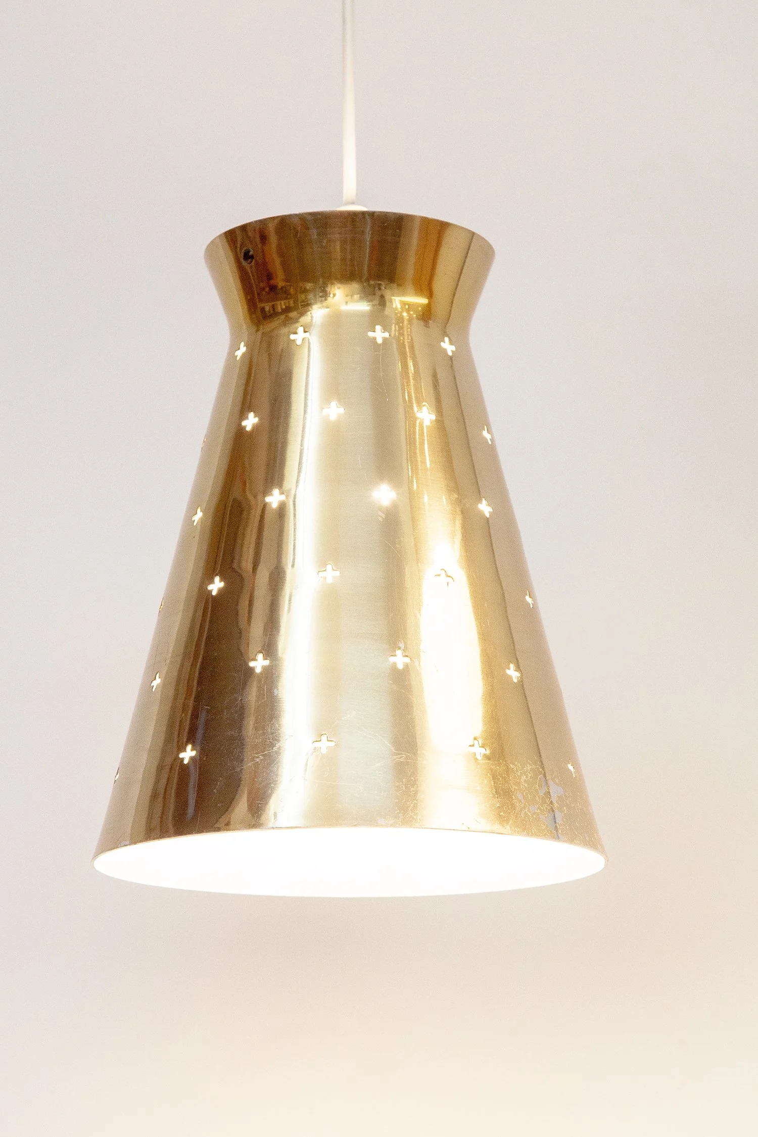 Perforated_Brass_Pendant_Hillebrand_1950s_09.jpg
