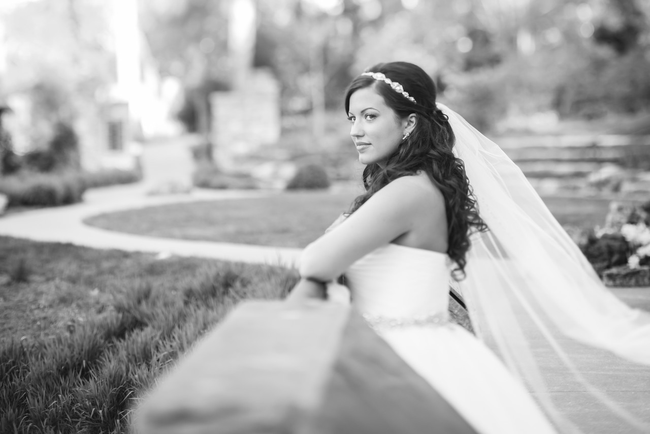 010_Lindsey_BridalsBW-X2.jpg