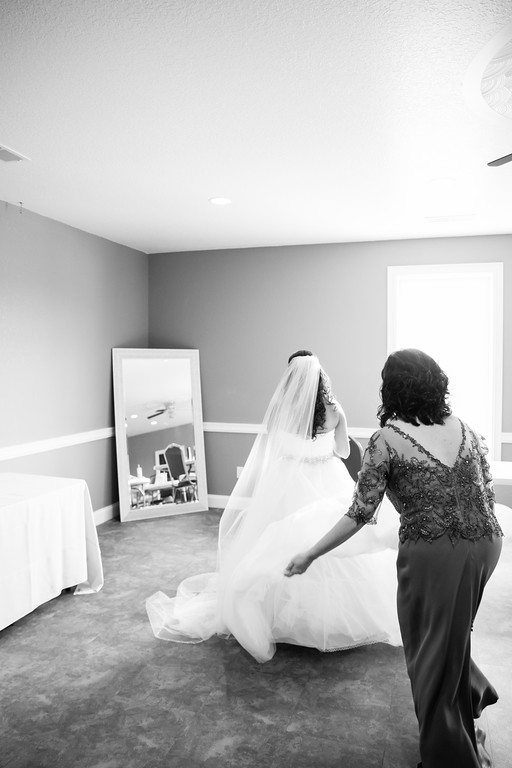 0128_Josh+Lindsey_WeddingBW-XL.jpg