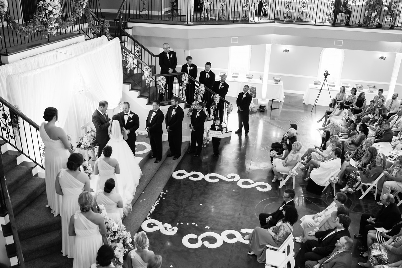 0670_Josh+Lindsey_WeddingBW-X2.jpg