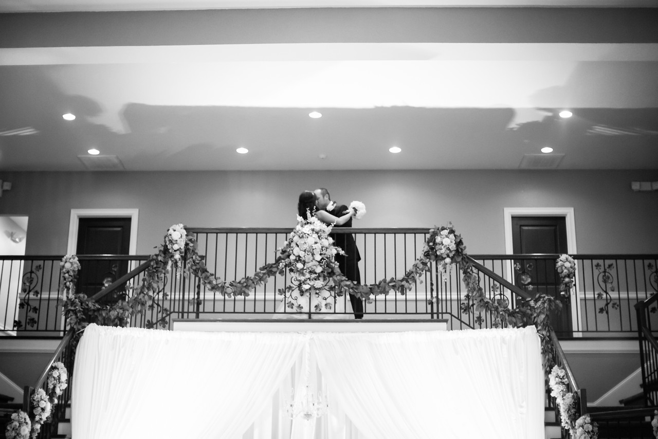 0858_Josh+Lindsey_WeddingBW-X2.jpg