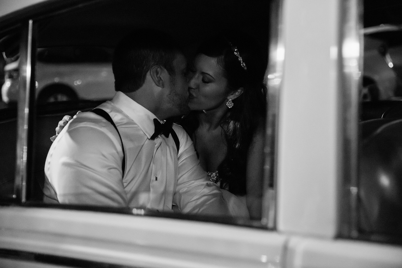 1202_Josh+Lindsey_WeddingBW-X2.jpg