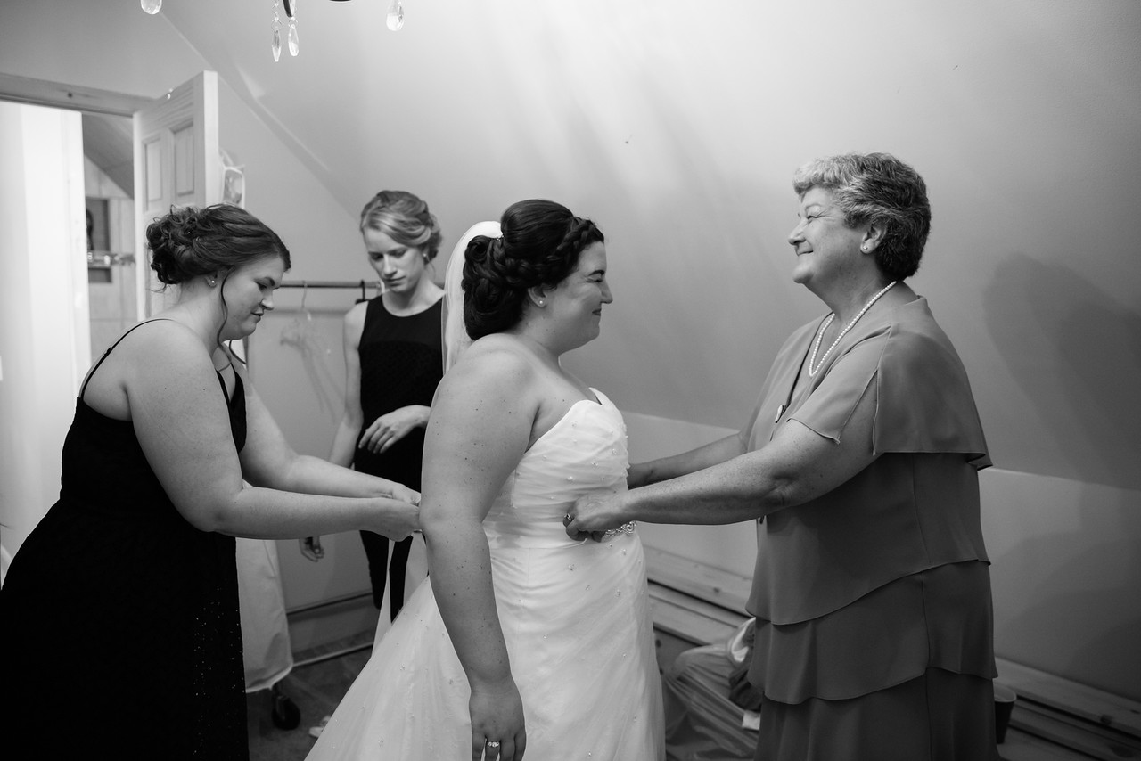 079_Chris+Hannah_WeddingBW-X2.jpg