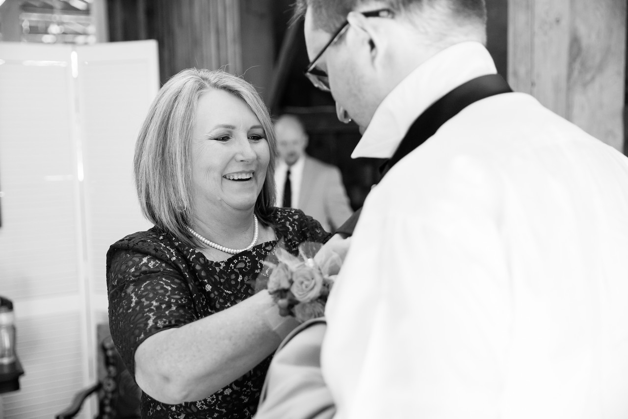 187_Chris+Hannah_WeddingBW-X2.jpg