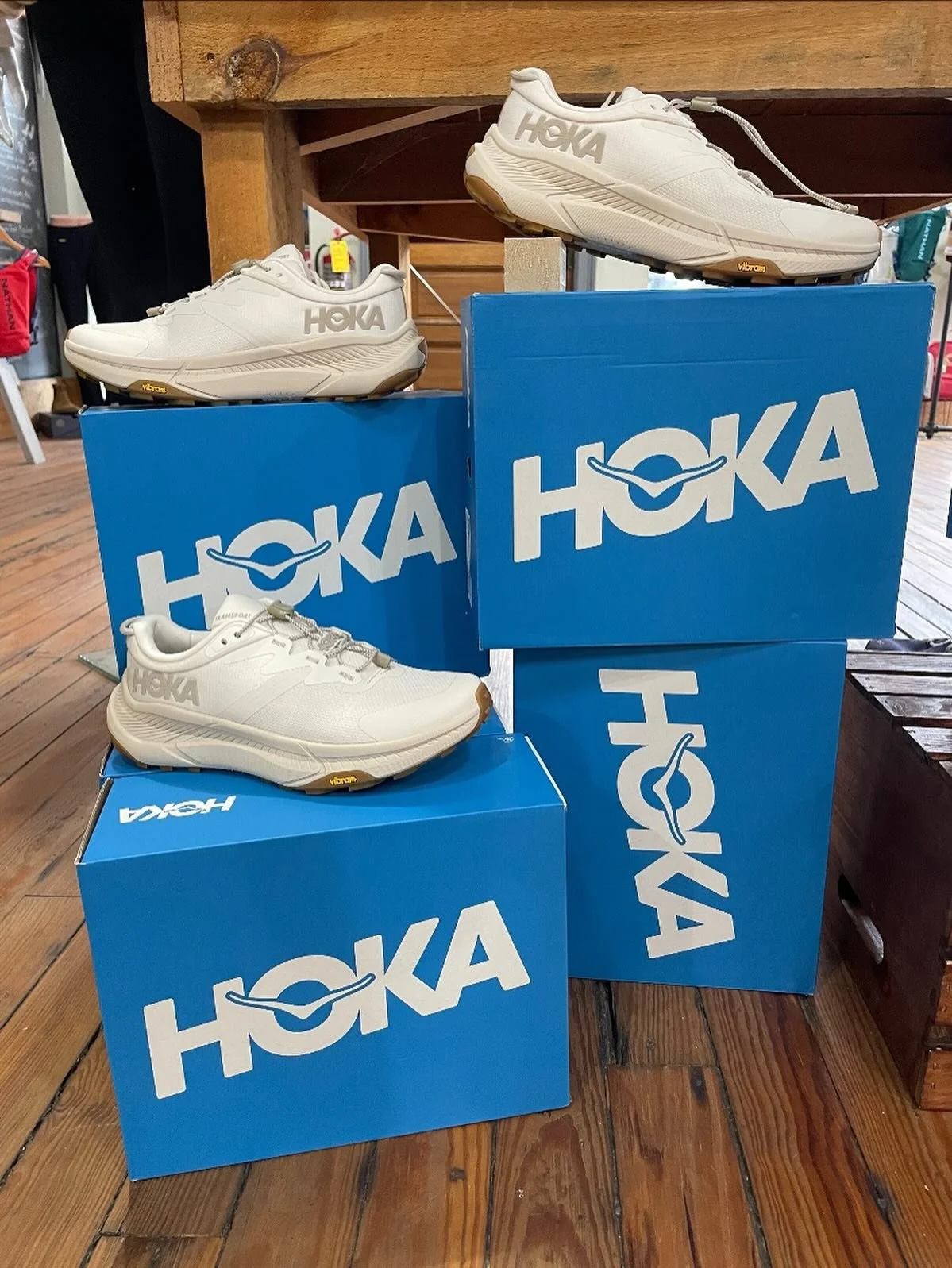 Are you looking for a comfortable and versatile shoe for your everyday? Look no further than the Hoka Transport! With a grippy Vibram outsole, a water resistant Cordura upper, and pull tab laces, the Transport will take you from the city to the woods