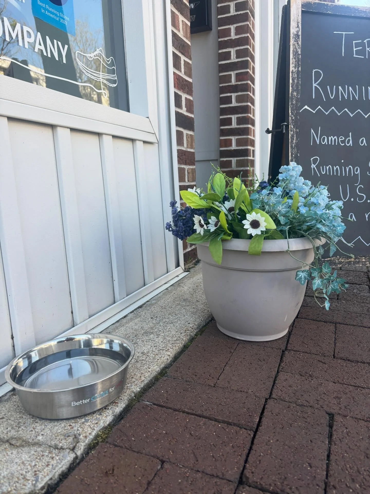 2 feet or 4 paws, all are welcome! 🐾