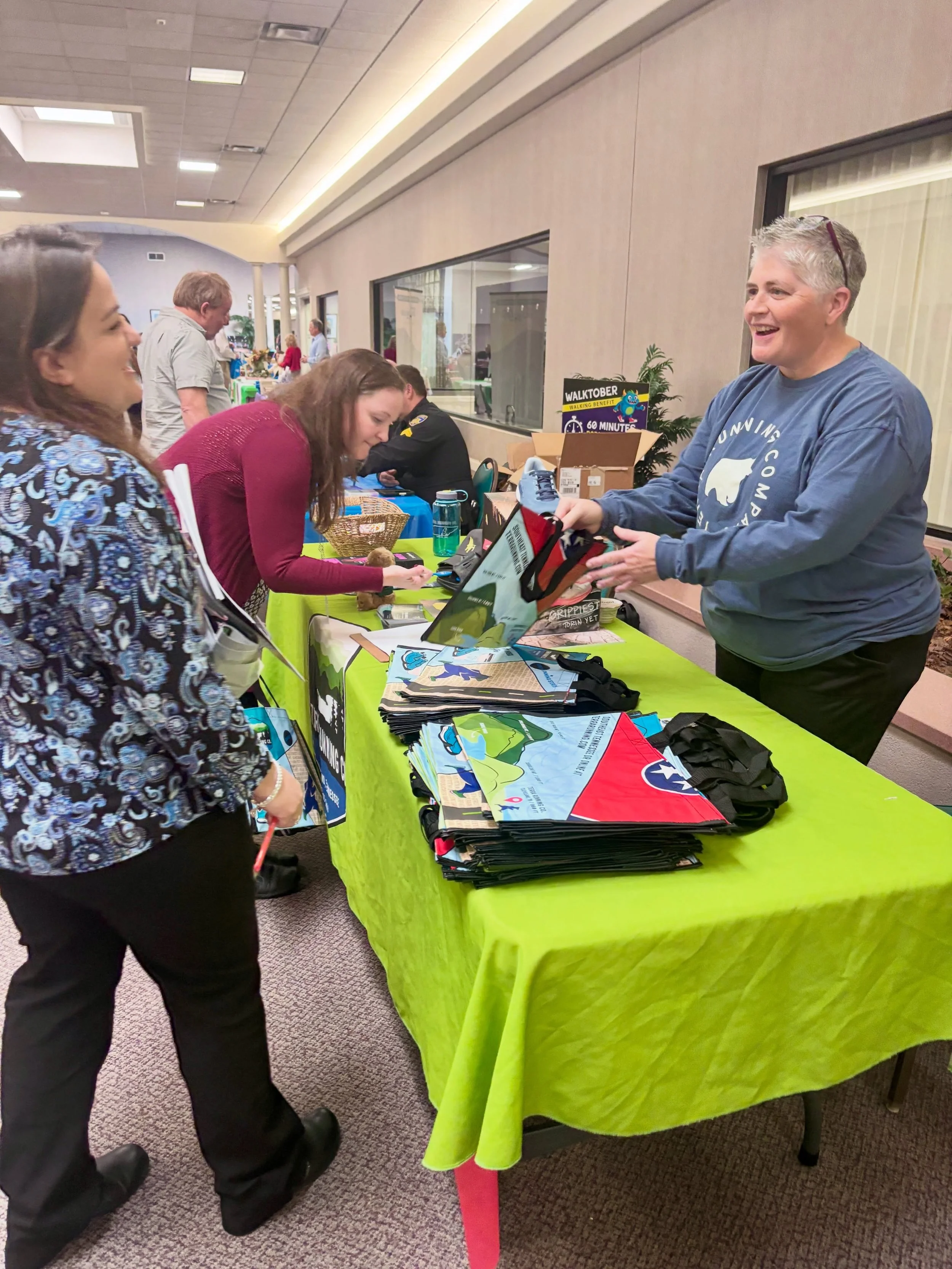 Busy fall weeks of health fairs, race prep, kids clubs, and slingin&rsquo; shoes. 🛍️🏅👟