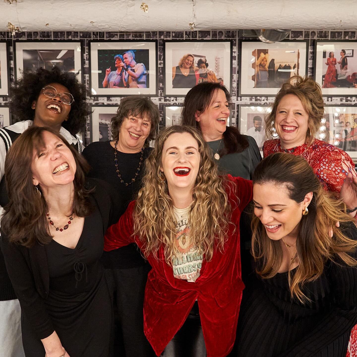 Another SOLD-OUT @generation_women show at @joespub! Last night was an absolute dream and not just because I got to wear my snazzy red blazer. Love love love all the women onstage with me, and everyone who came out or tuned in! 🙏✨

Wanna learn to te