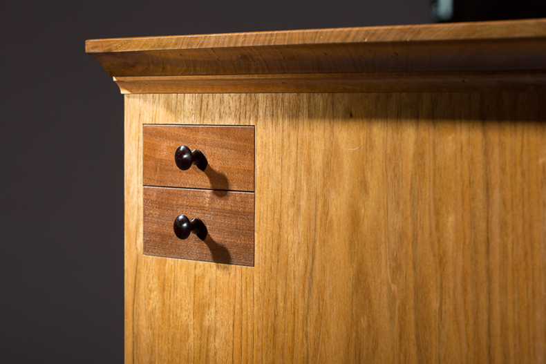 Charleston Chest, Detail