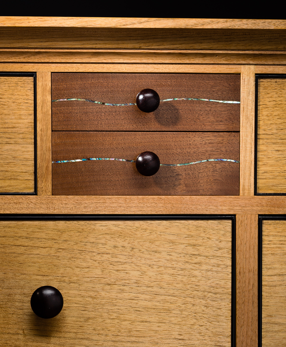 Charleston Chest, Detail