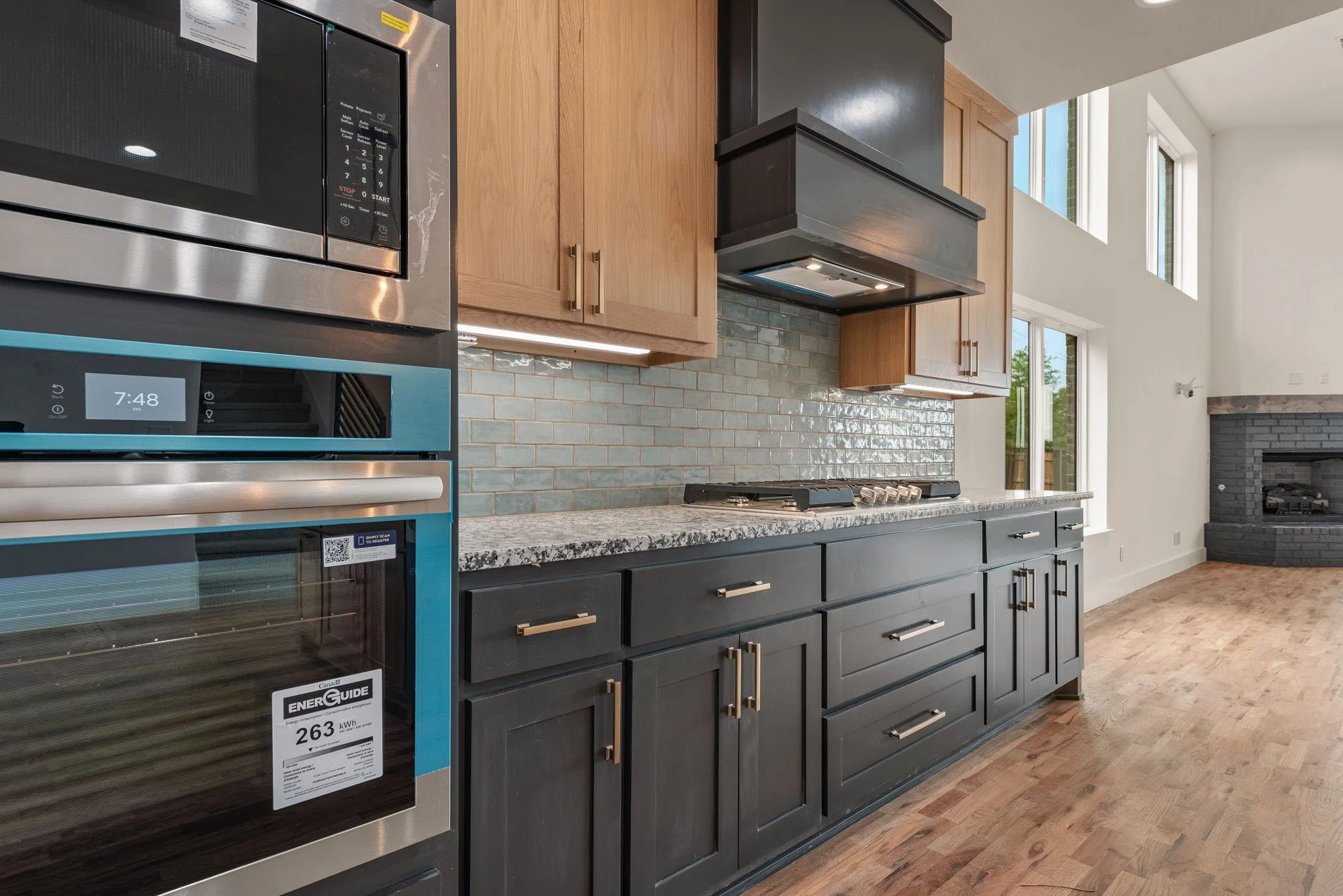 23-web-or-mls-2402 E Northampton St_Int_GCREP-38.jpg