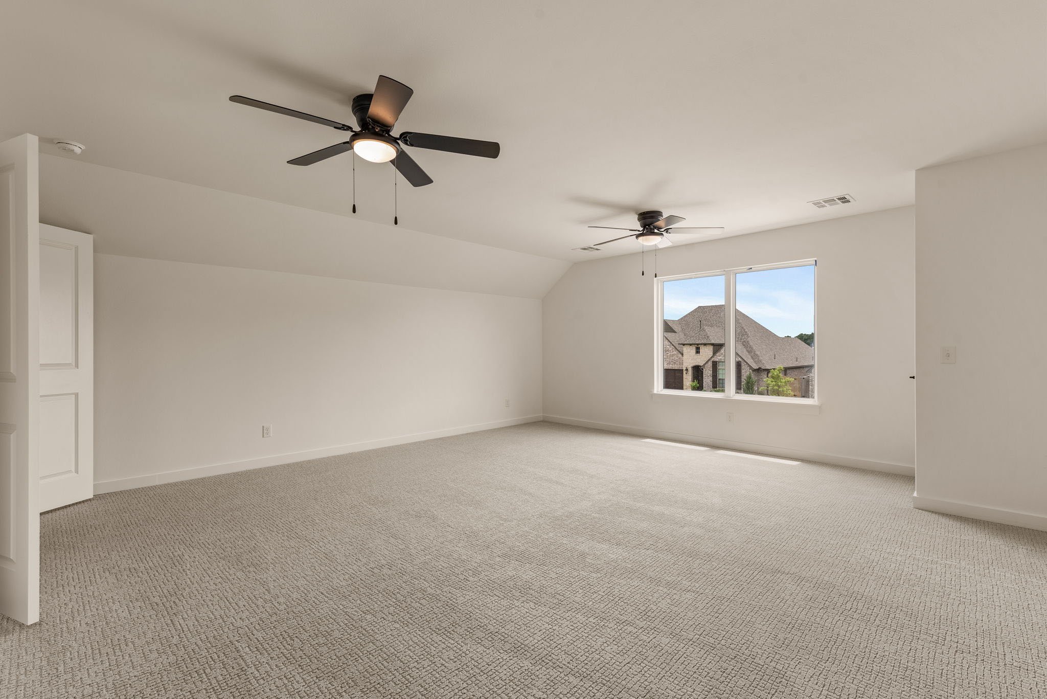 52-web-or-mls-2402 E Northampton St_Int_GCREP-12.jpg