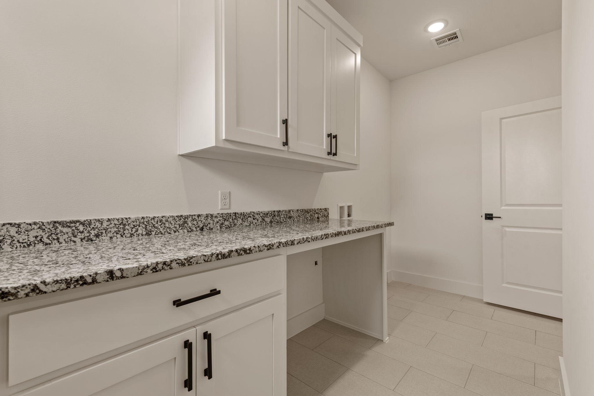 36-web-or-mls-2402 E Northampton St_Int_GCREP-24.jpg