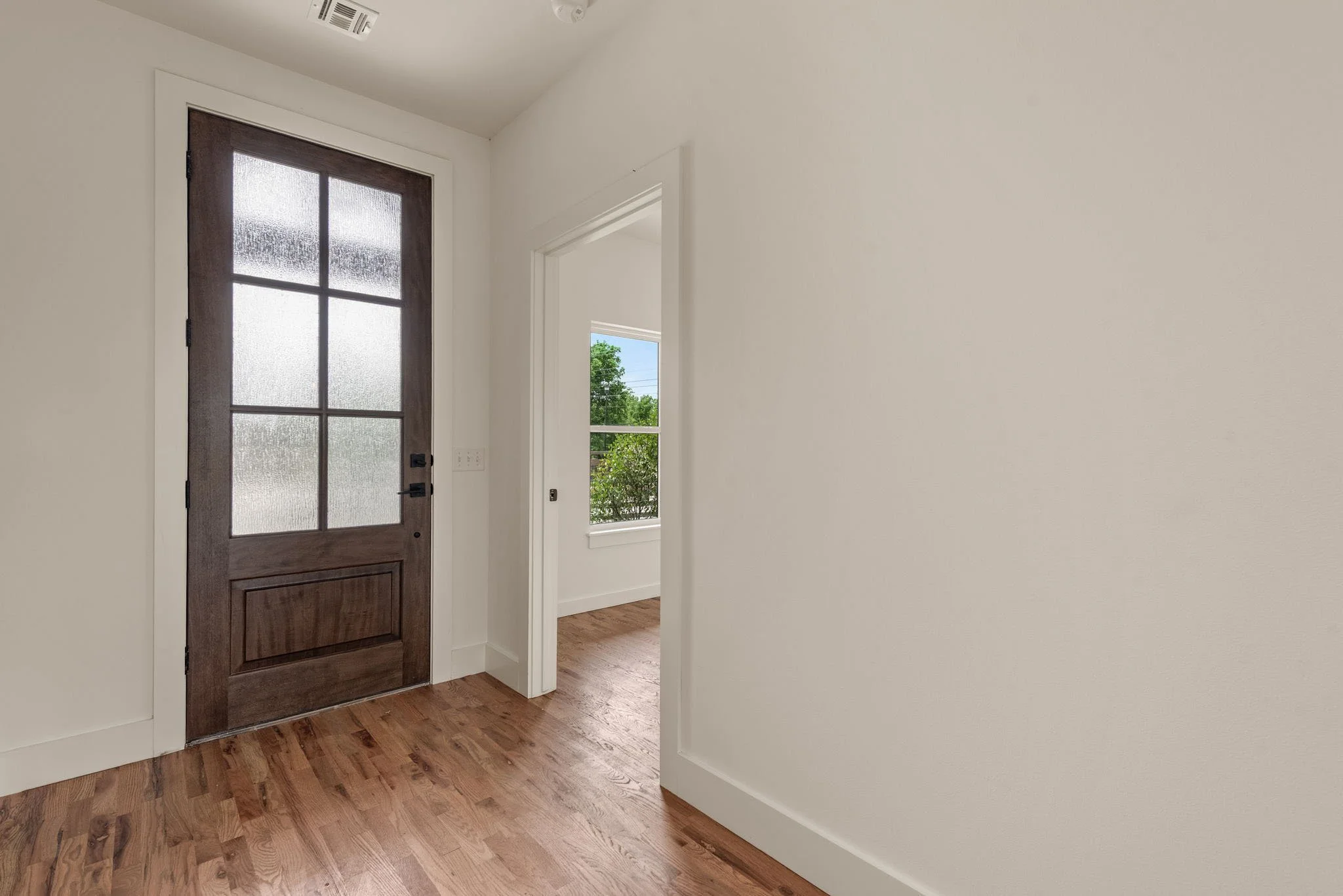 9-web-or-mls-2402 E Northampton St_Int_GCREP-31.jpg