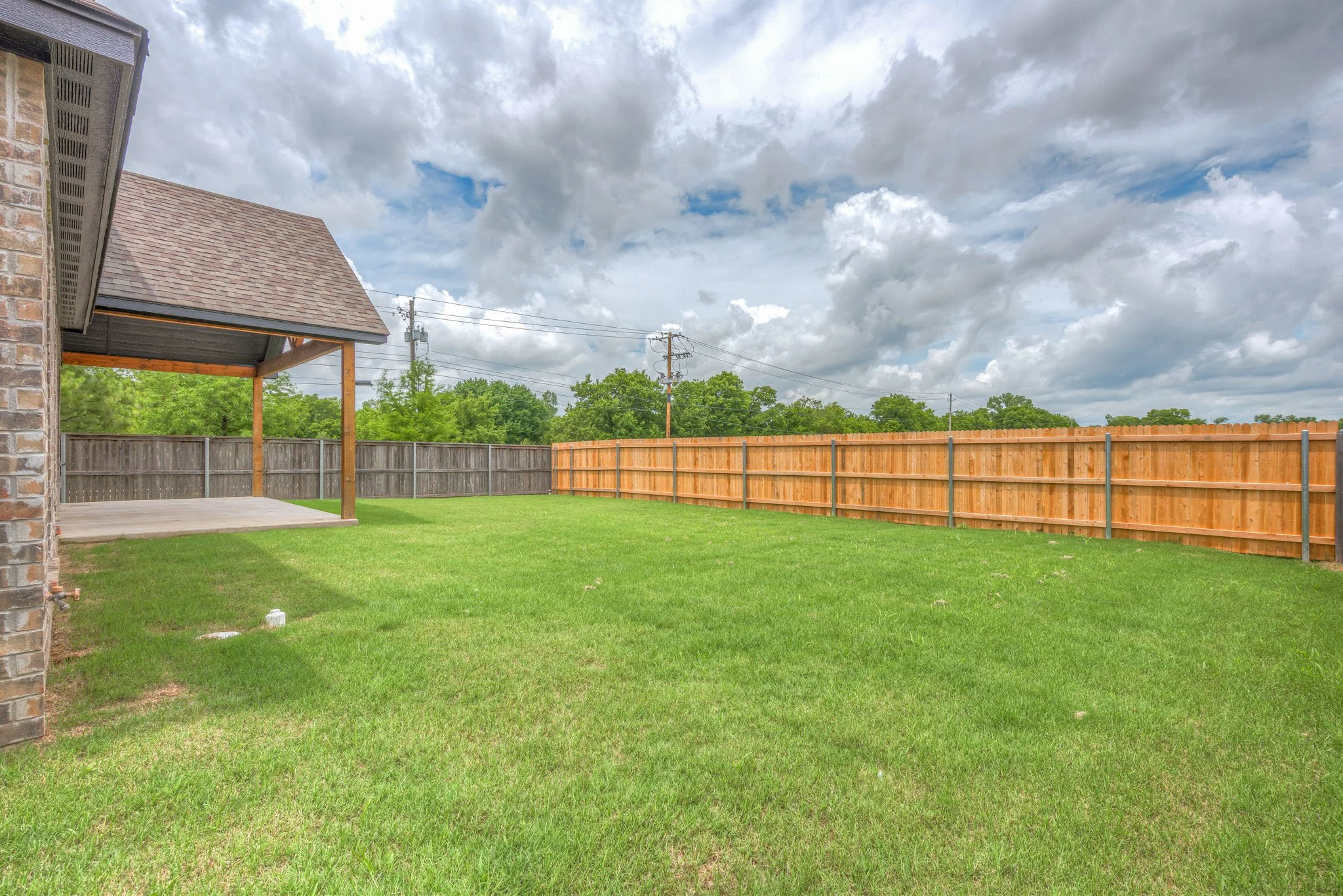 58-web-or-mls-2402 E Northampton St_Ext_GCREP-5.jpg