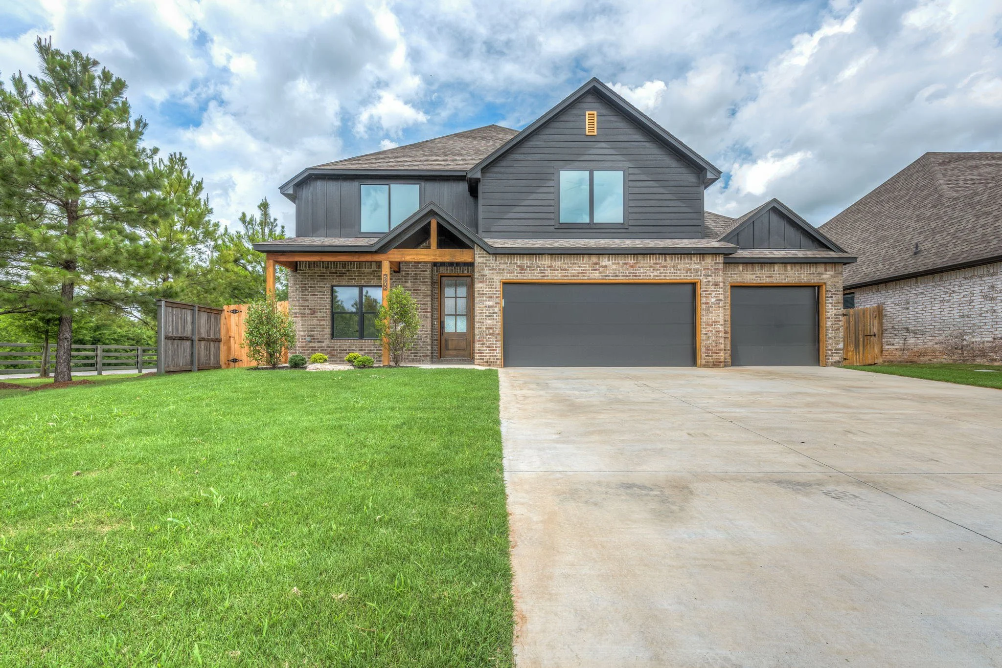 1-web-or-mls-2402 E Northampton St_Ext_GCREP-11.jpg