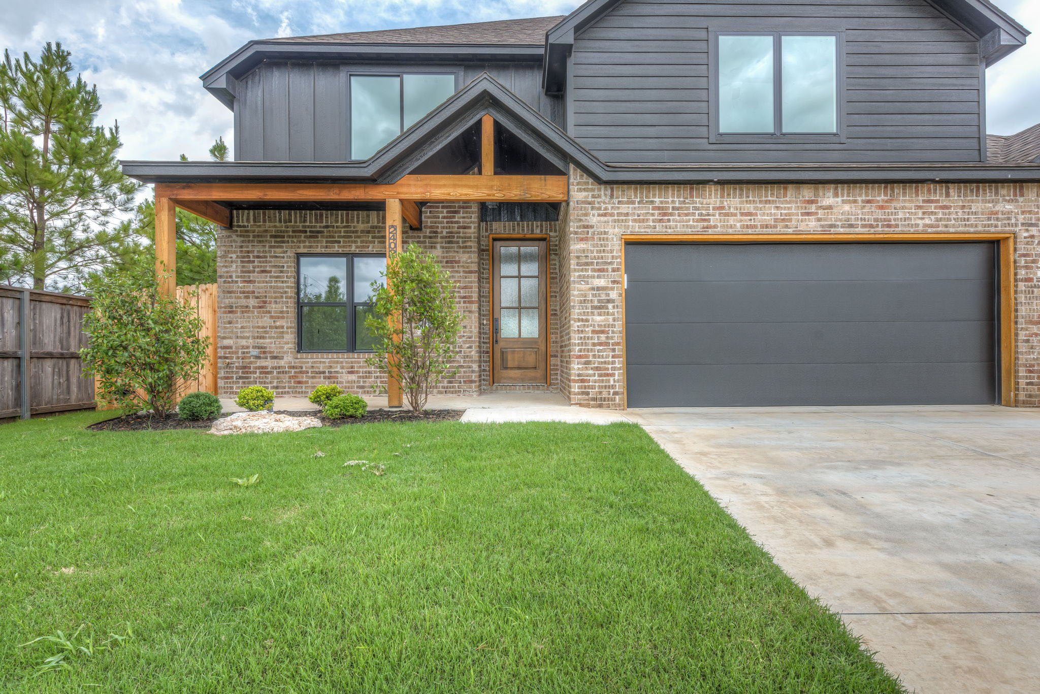 5-web-or-mls-2402 E Northampton St_Ext_GCREP-7.jpg