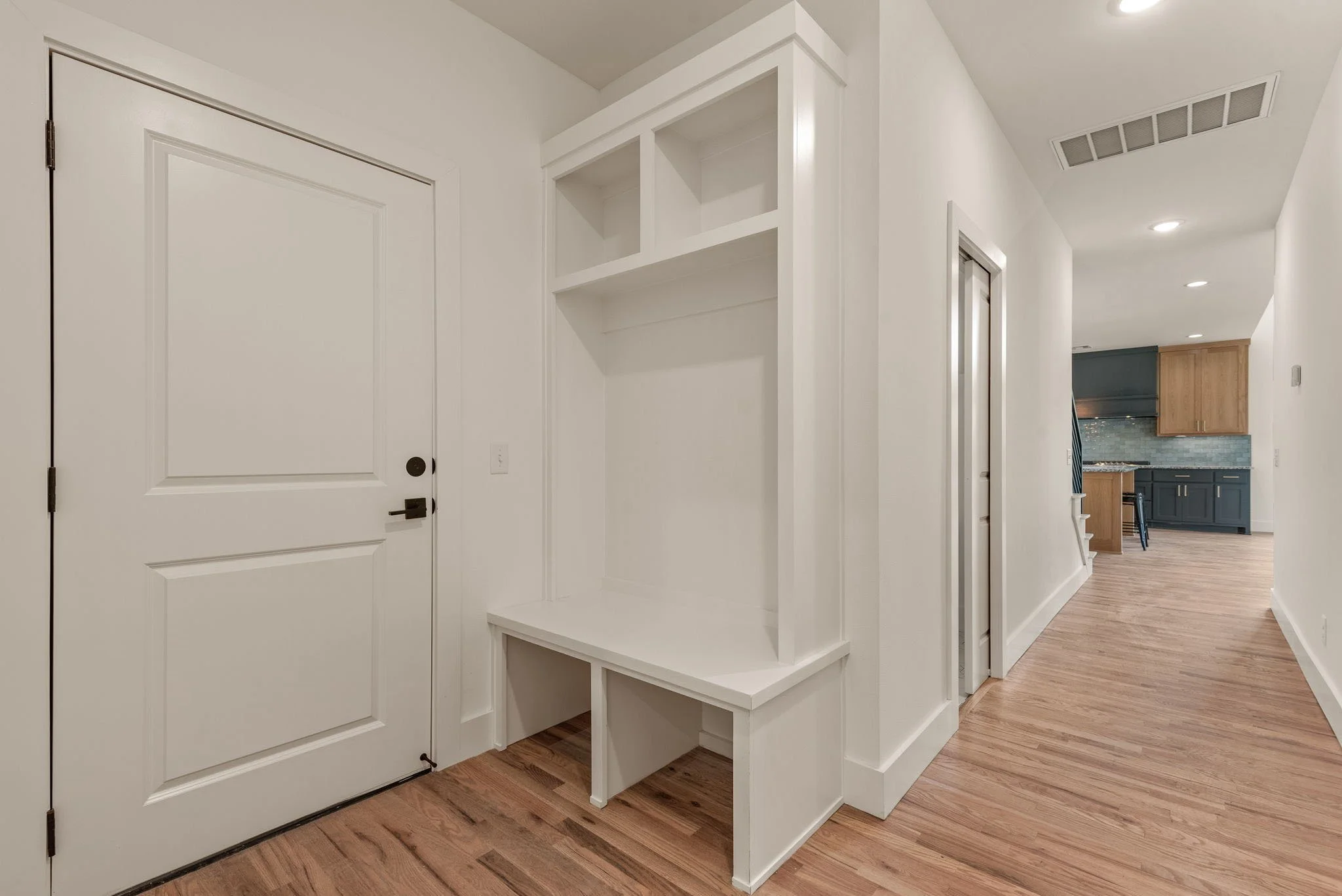38-web-or-mls-2402 E Northampton St_Int_GCREP-26.jpg