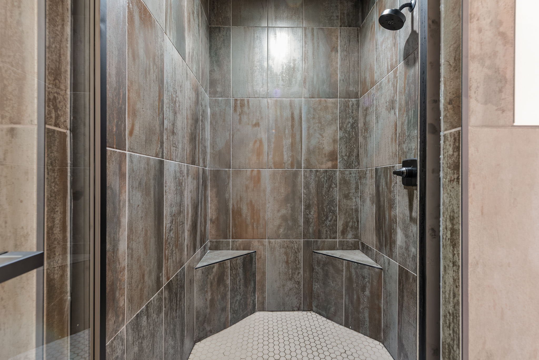 34-web-or-mls-2402 E Northampton St_Int_GCREP-22.jpg