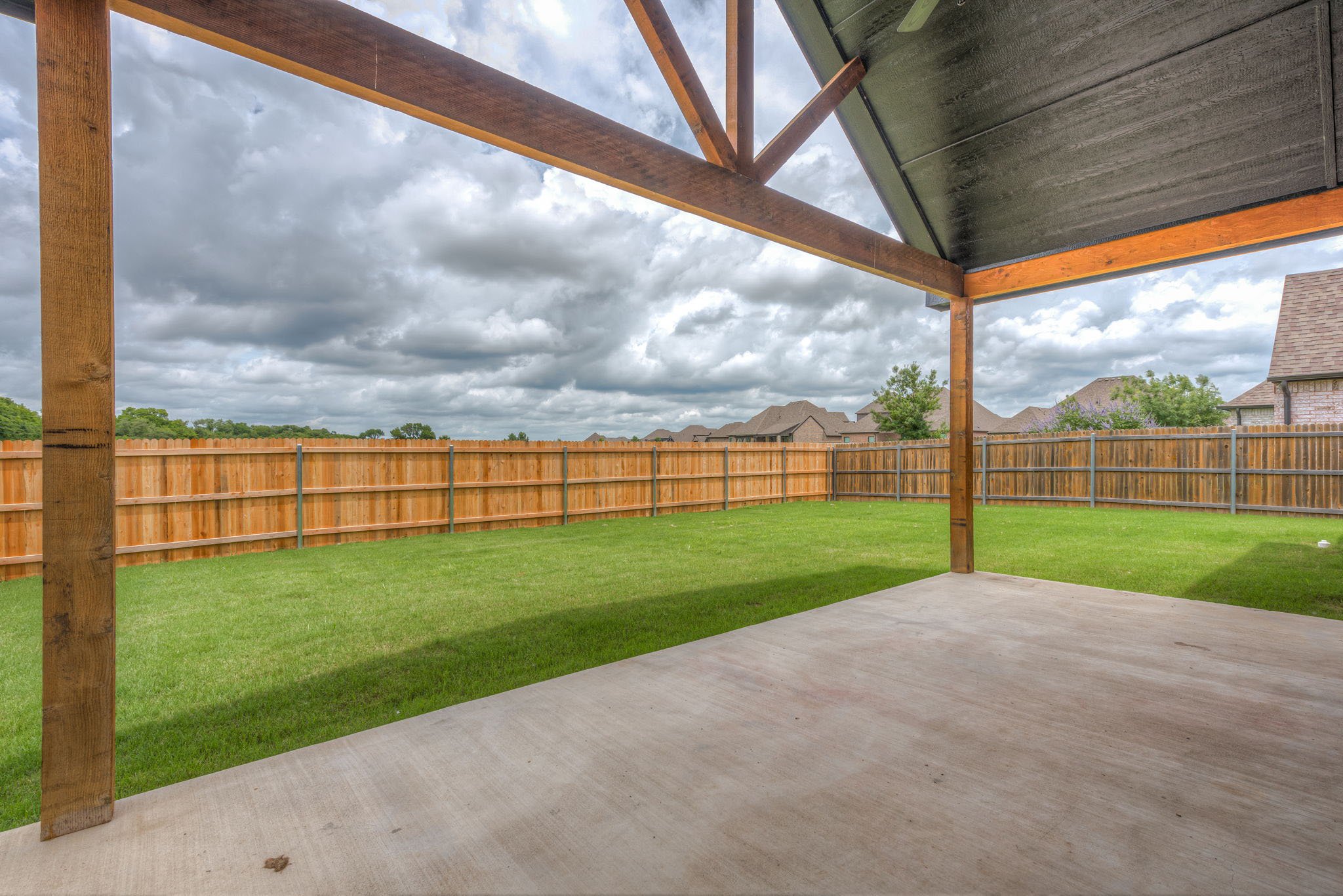 54-web-or-mls-2402 E Northampton St_Ext_GCREP-1.jpg