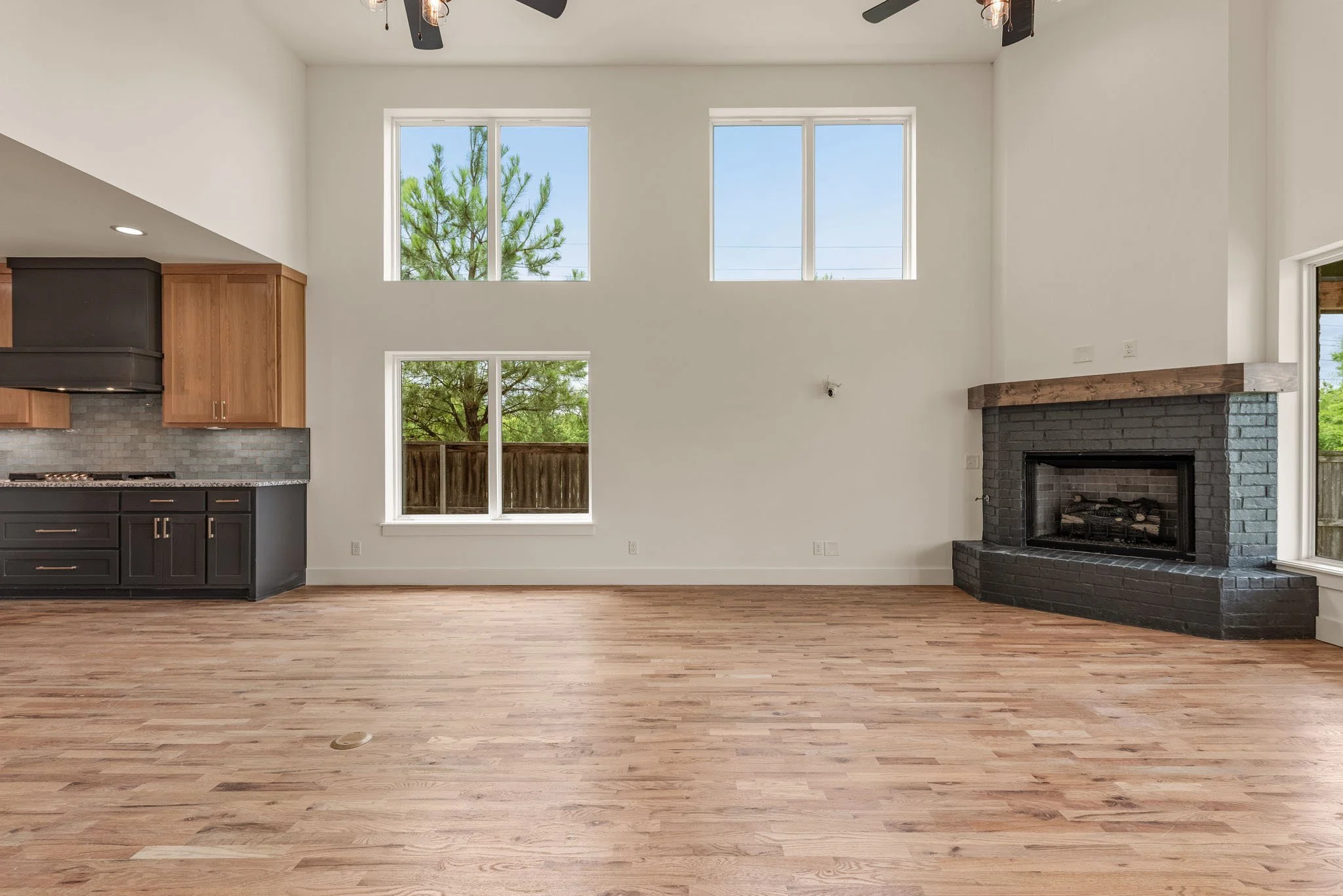 15-web-or-mls-2402 E Northampton St_Int_GCREP-45.jpg